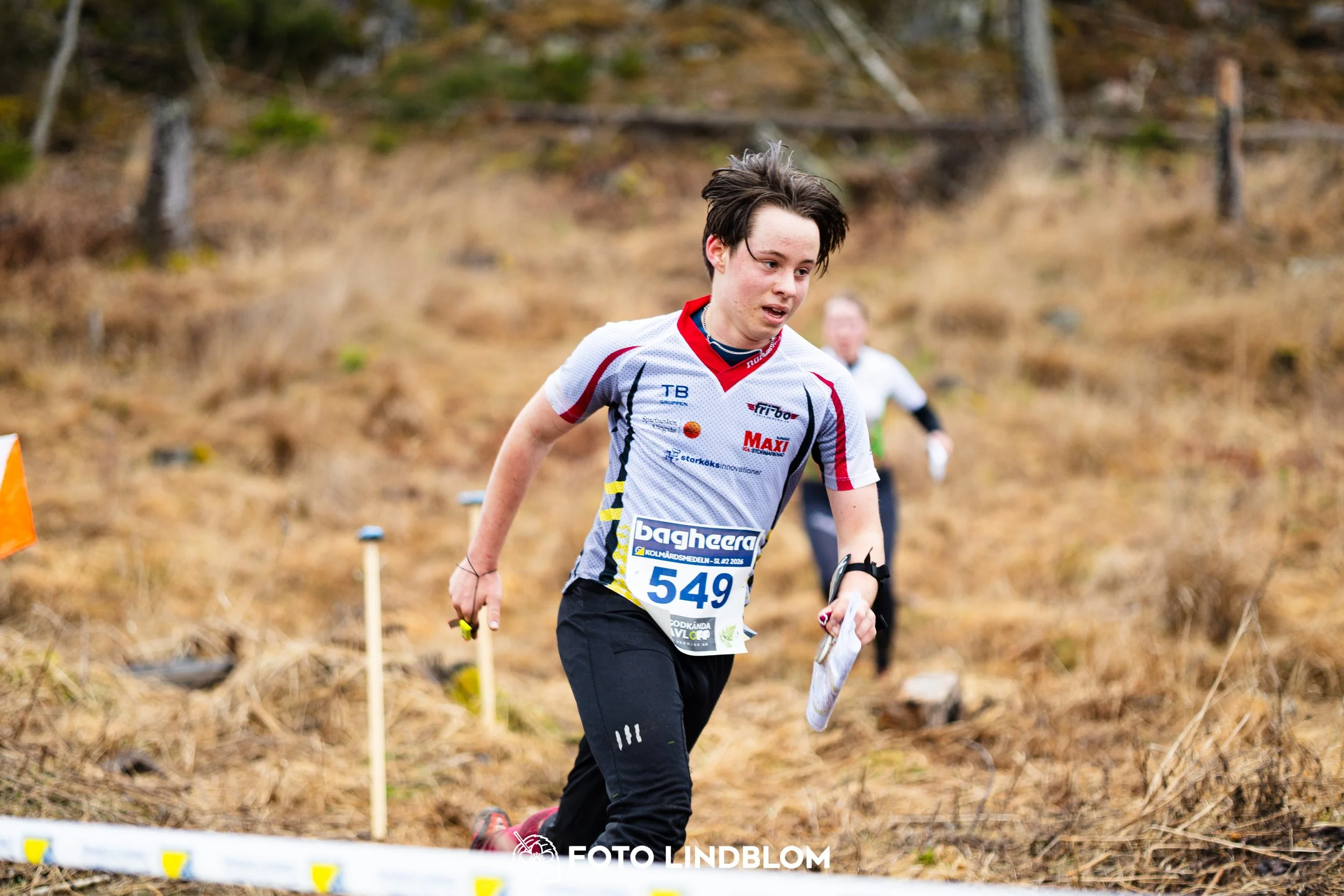 A photo from a Swedish orienteering league race in Kolmården during spring 2026, captured by Foto Lindblom.