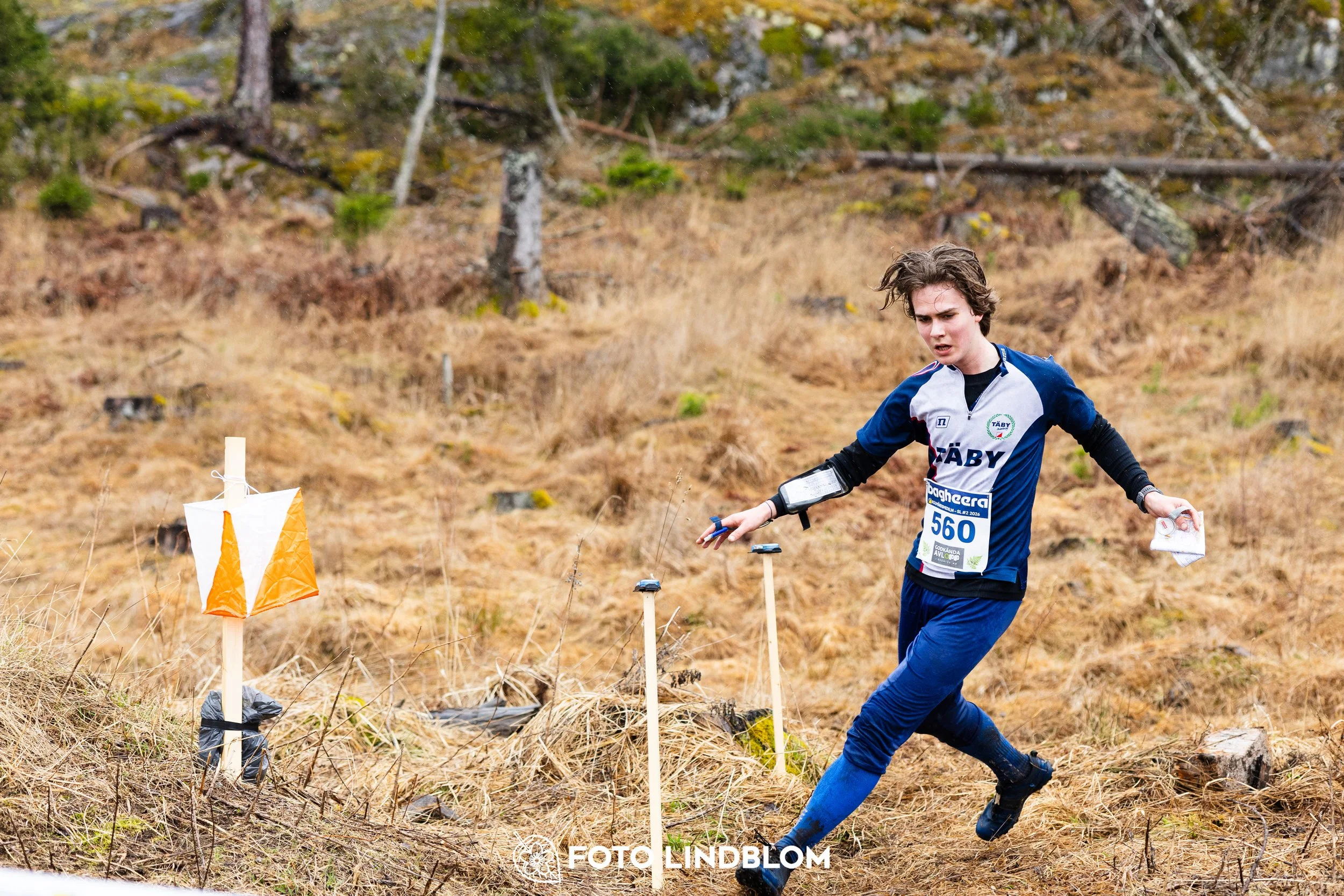 A moment from the 2026 Swedish League middle distance orienteering event in Kolmården, captured by Foto Lindblom.