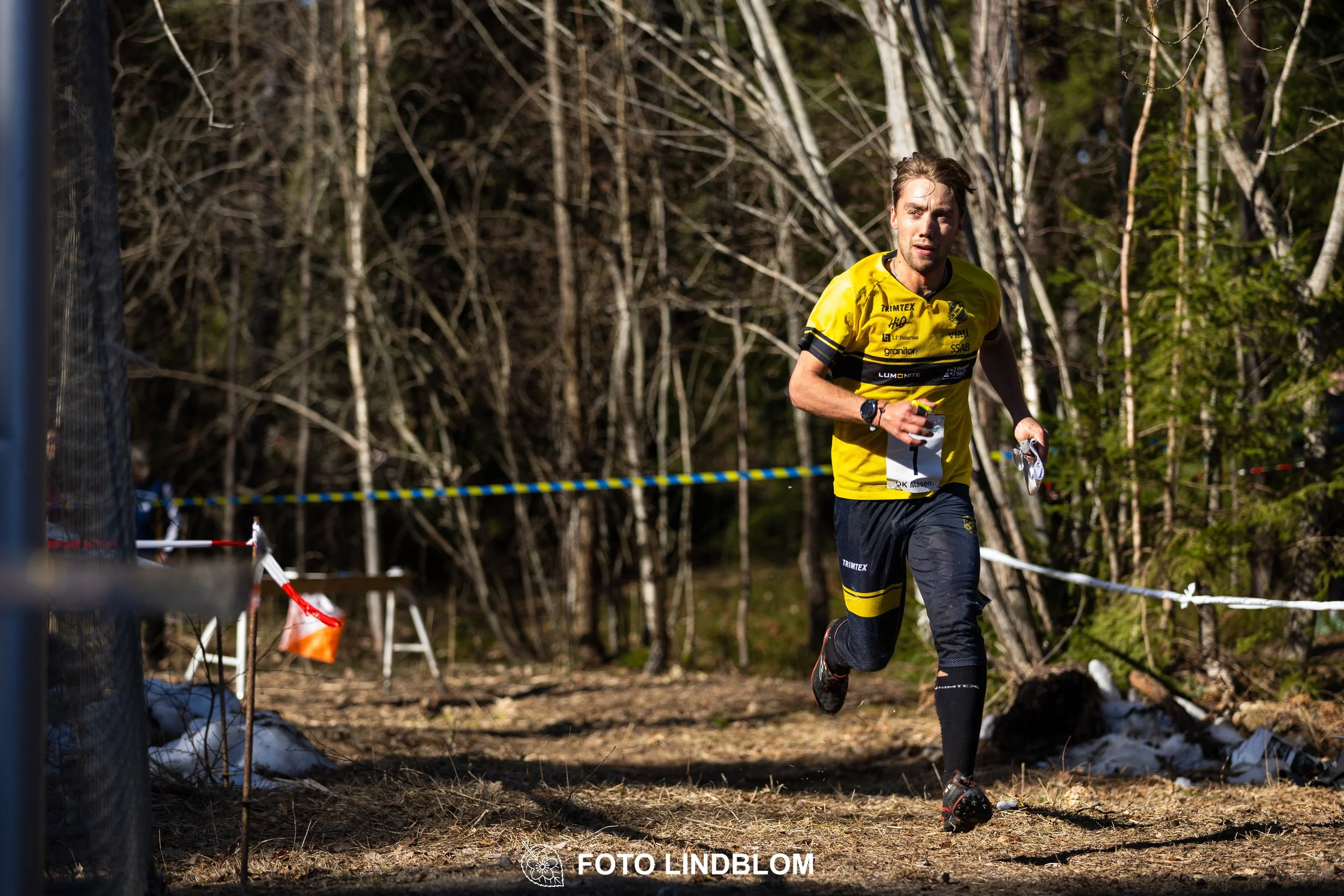 A photo from the 2026 Måsenstafetten orienteering relay in Sweden, showing Jesper Svensk, captured by Foto Lindblom.