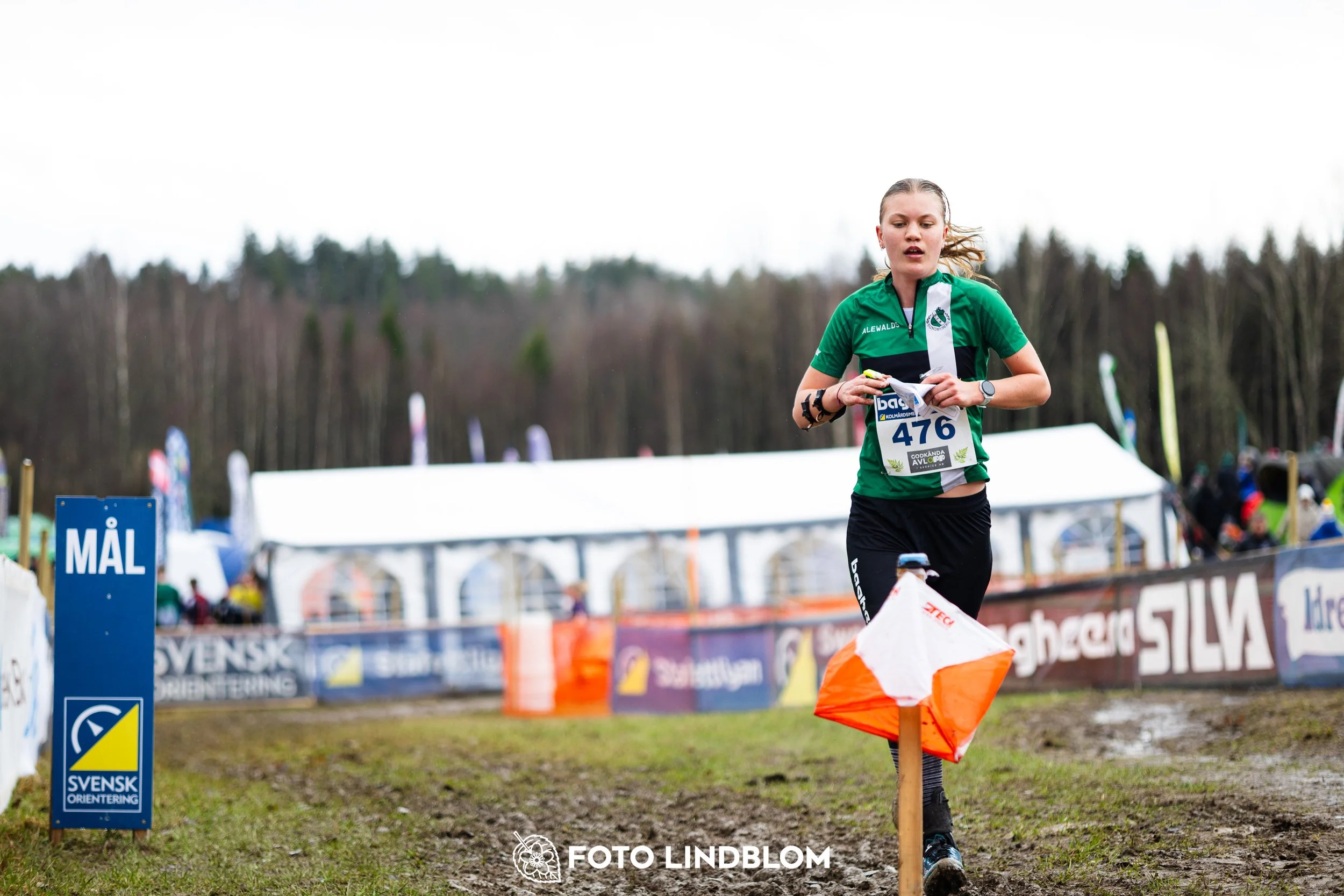 A photo from a forest orienteering competition in Kolmården as part of the Swedish League 2026 season, captured by Foto Lindblom.