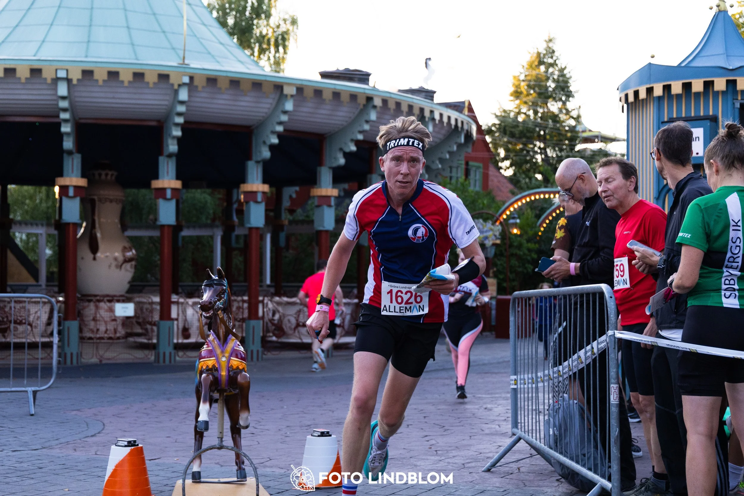A picture from the orienteering event called Gröna Lund Sprinten taken by Foto Lindblom