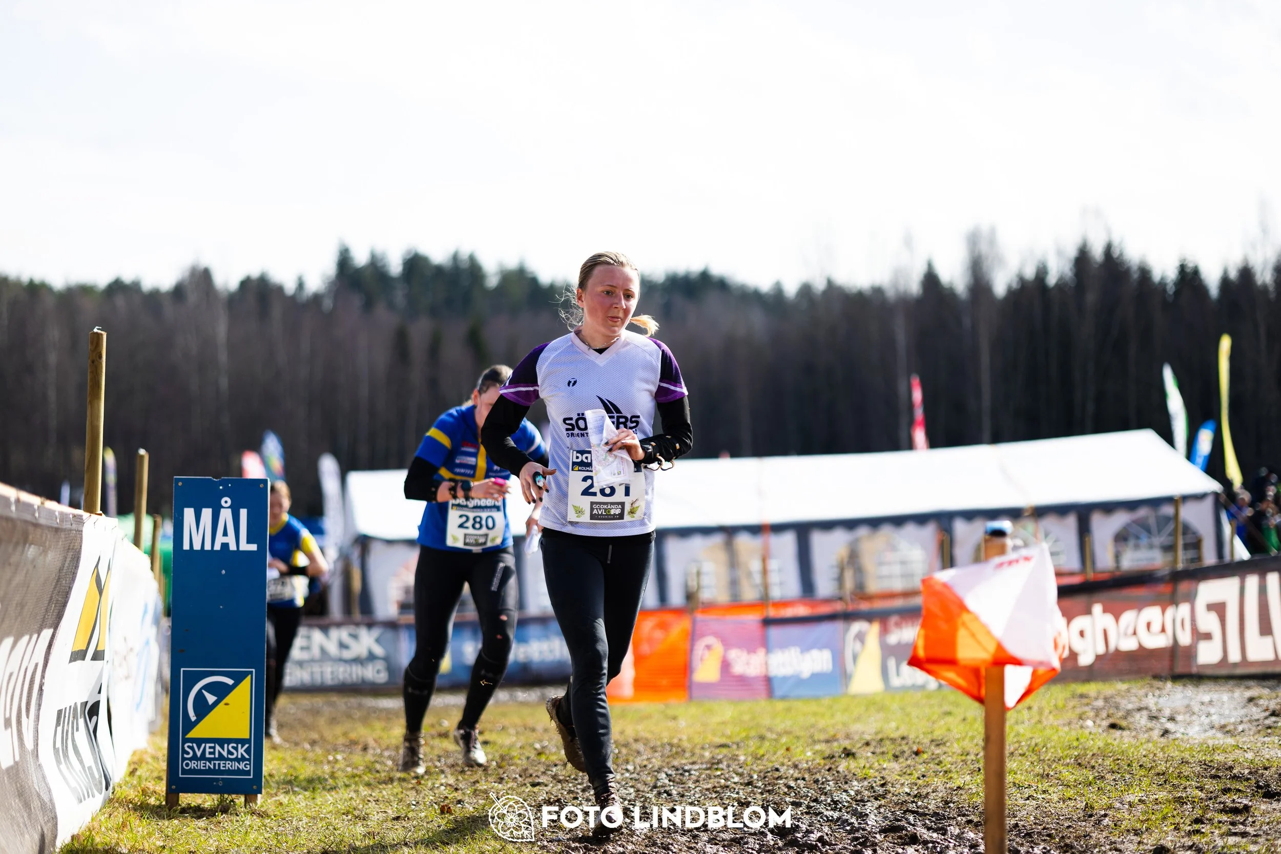 A moment captured during the Swedish League orienteering competition in Kolmården 2026 by Foto Lindblom.