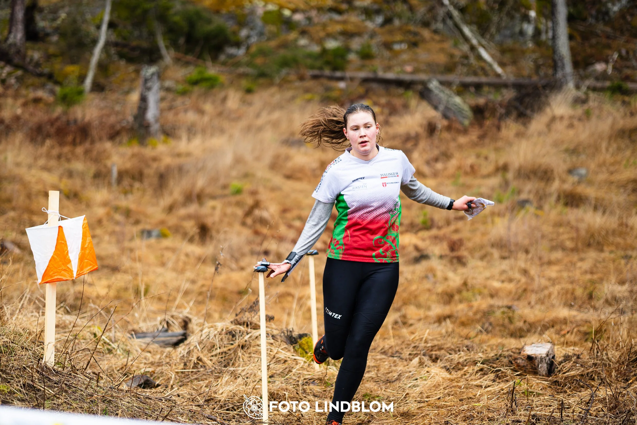 A scene from the Swedish League orienteering competition in Kolmården spring 2026, captured by Foto Lindblom.