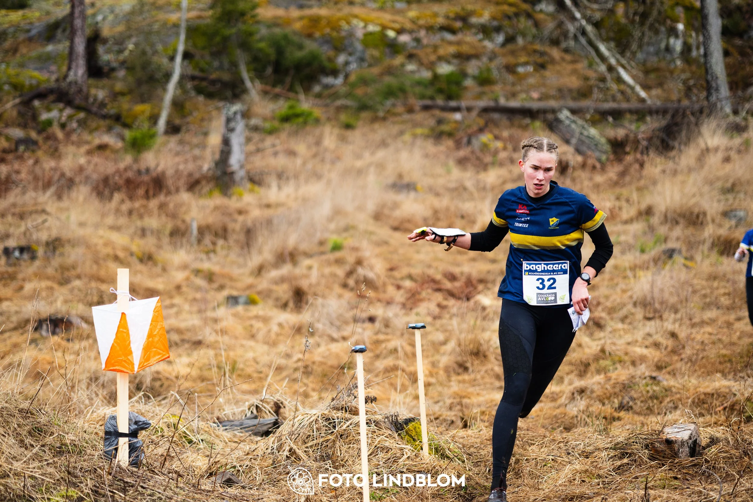 A photo from a forest orienteering competition in Kolmården as part of the Swedish League 2026 season, captured by Foto Lindblom.