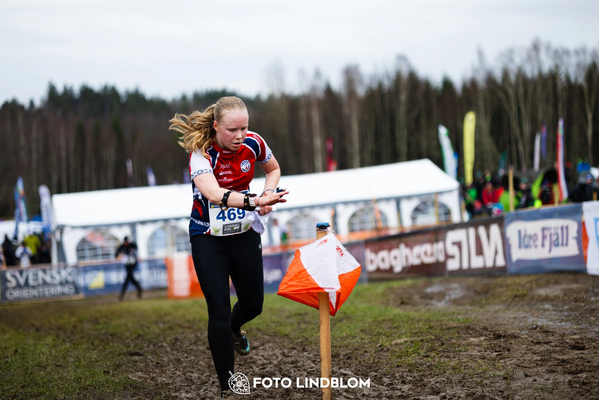 A moment from the 2026 Swedish League middle distance orienteering event in Kolmården, captured by Foto Lindblom.