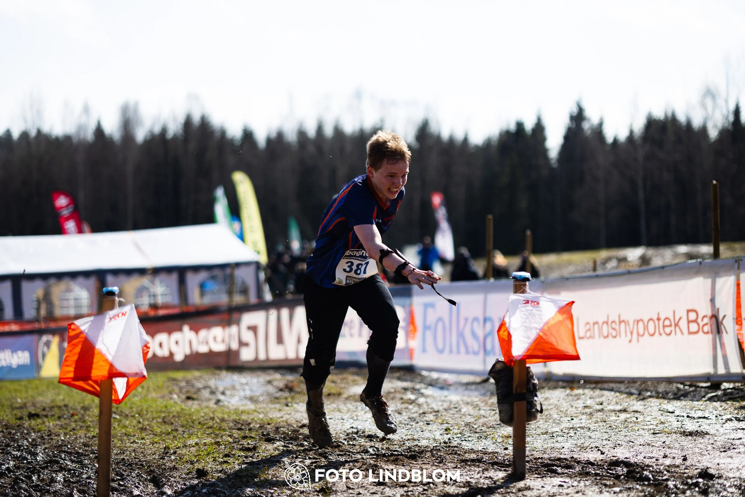 A moment from the 2026 Swedish League middle distance orienteering event in Kolmården, captured by Foto Lindblom.