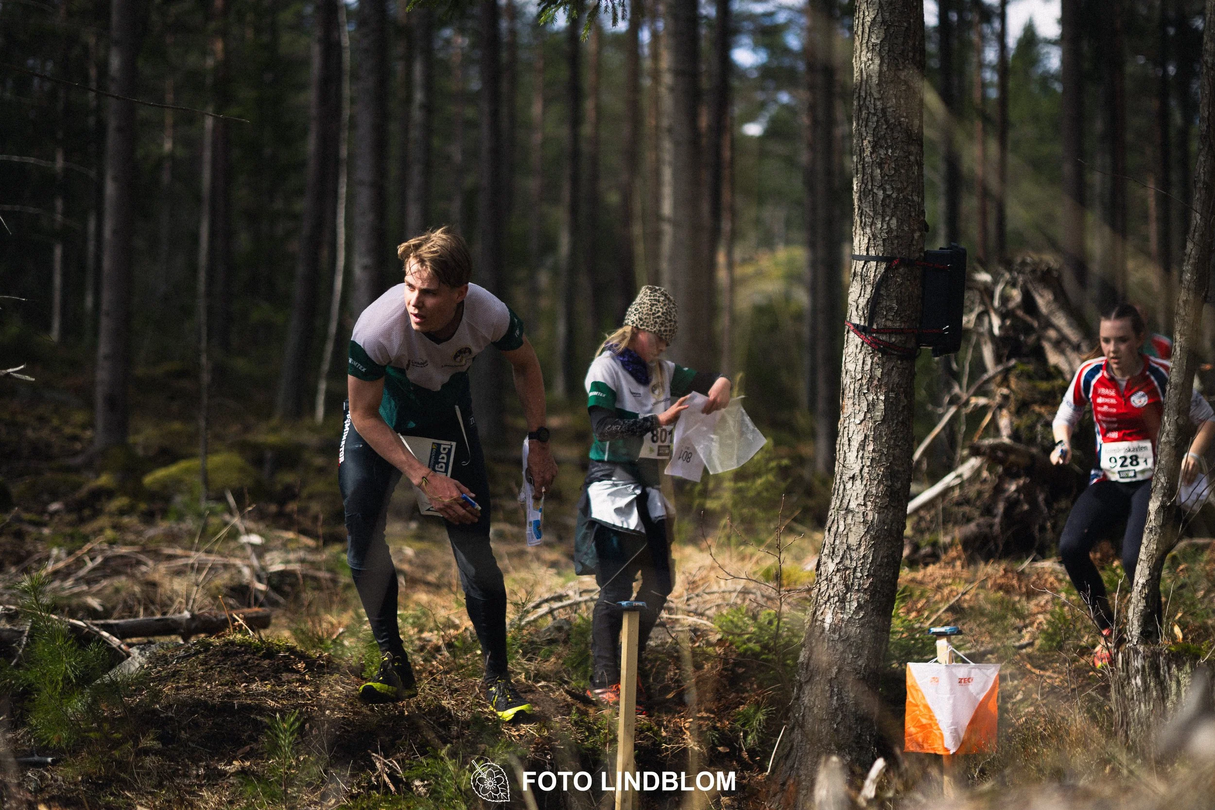 A photo from an orienteering relay race in Kolmården during spring 2026, captured by Foto Lindblom.