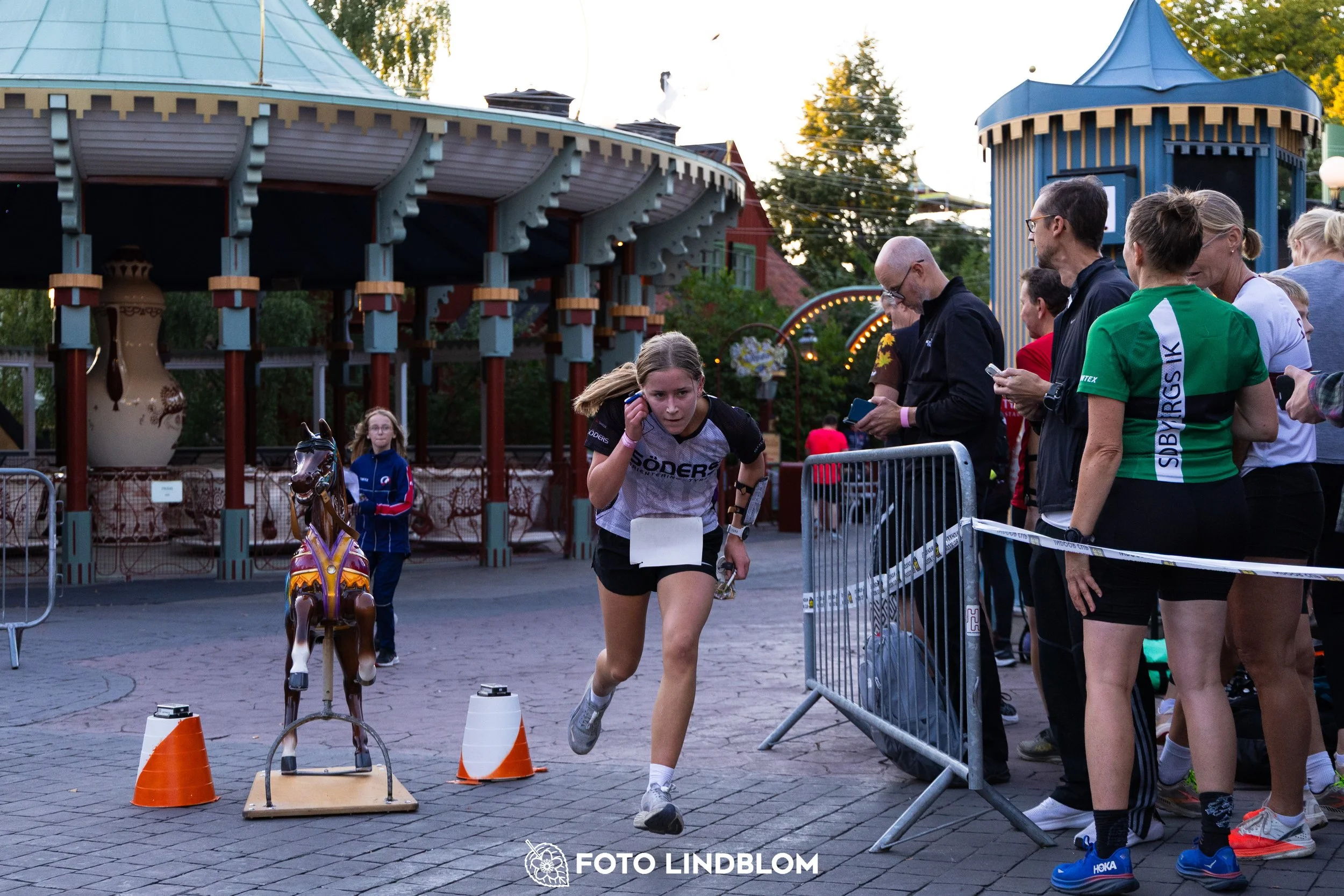 A picture from the orienteering event called Gröna Lund Sprinten taken by Foto Lindblom