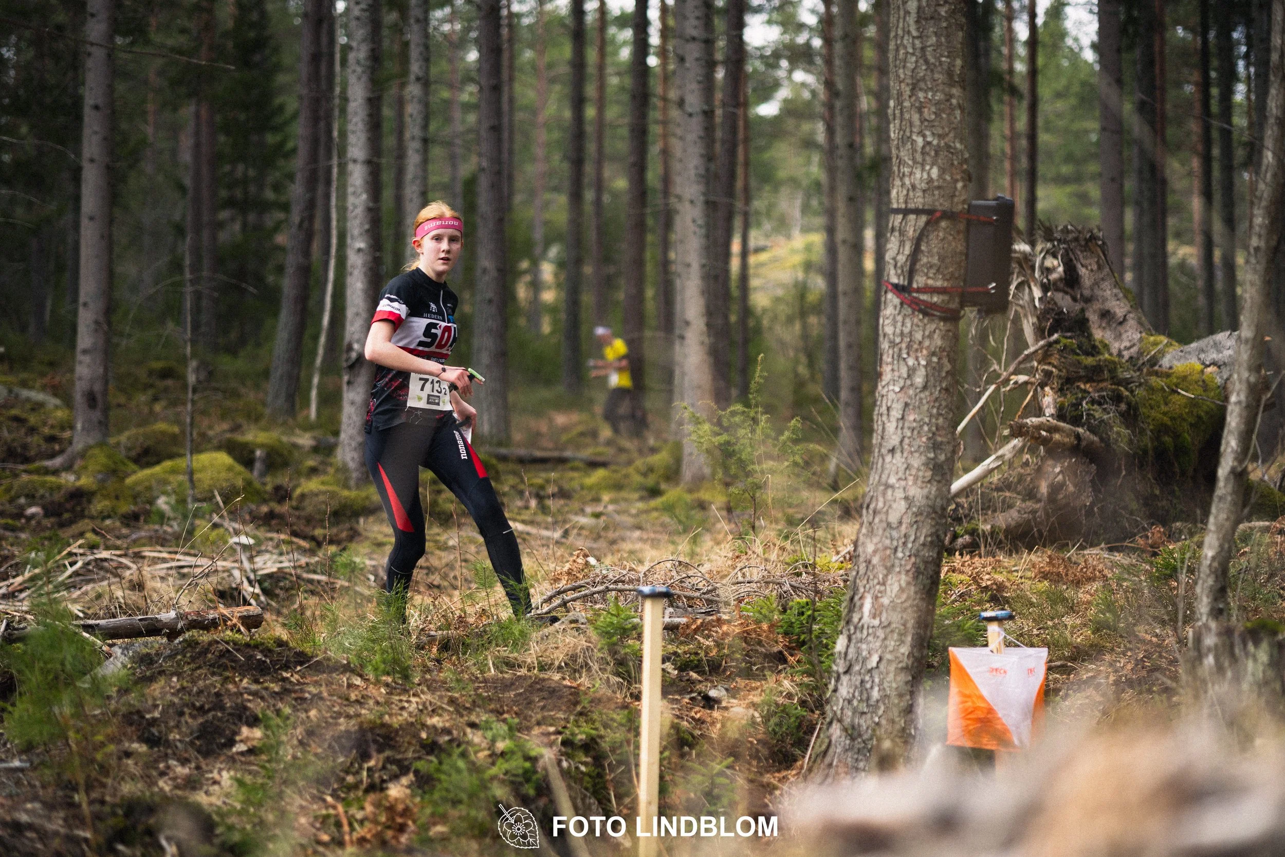 A moment from the relay orienteering event Kolmårdskavlen in spring 2026, captured by Foto Lindblom.