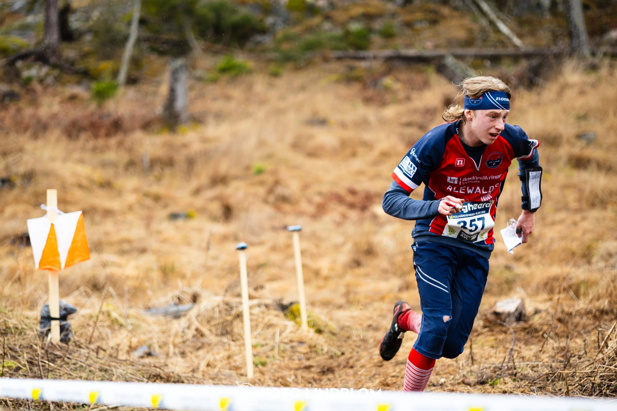 A moment from the 2026 Swedish League middle distance orienteering event in Kolmården, captured by Foto Lindblom.