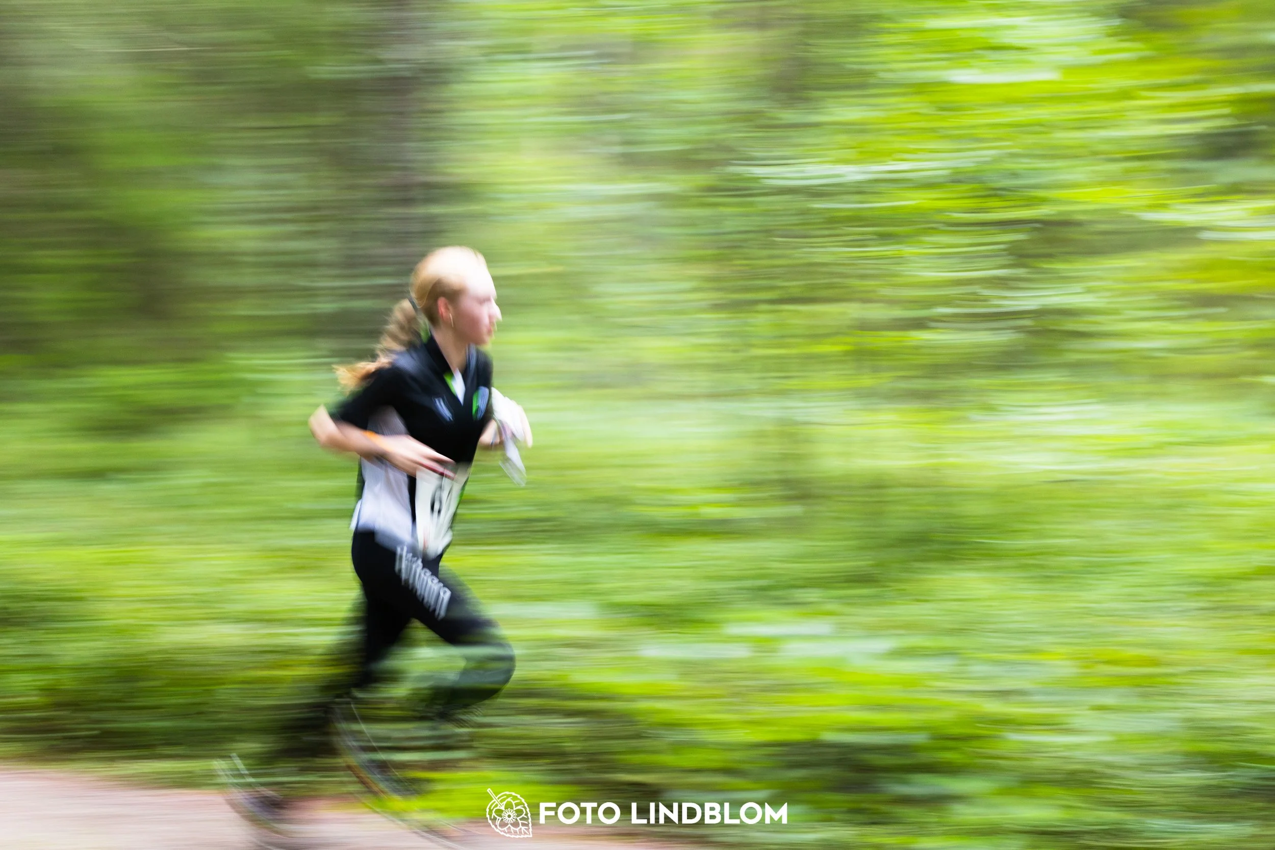 A picture from the youth 10 mila orienteering competition taken by Foto Lindblom