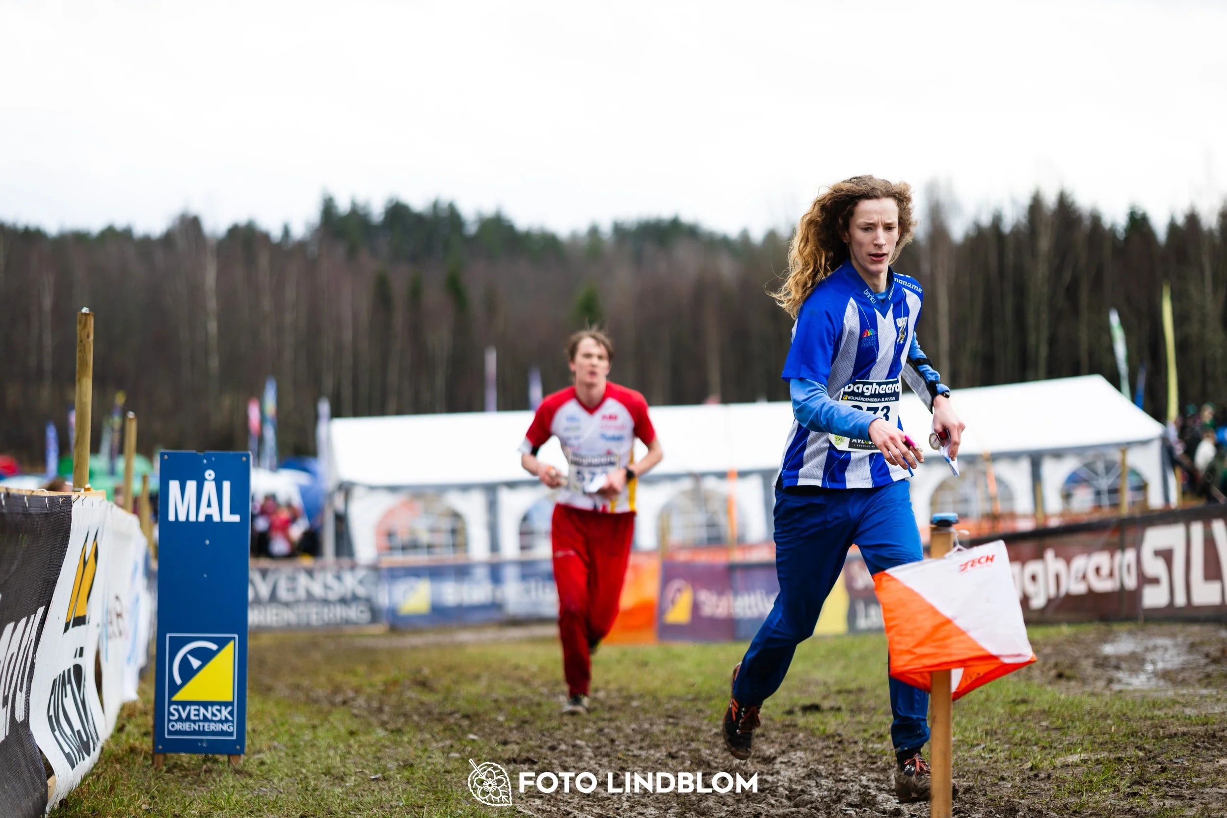A photo from a Swedish orienteering league race in Kolmården during spring 2026, captured by Foto Lindblom.