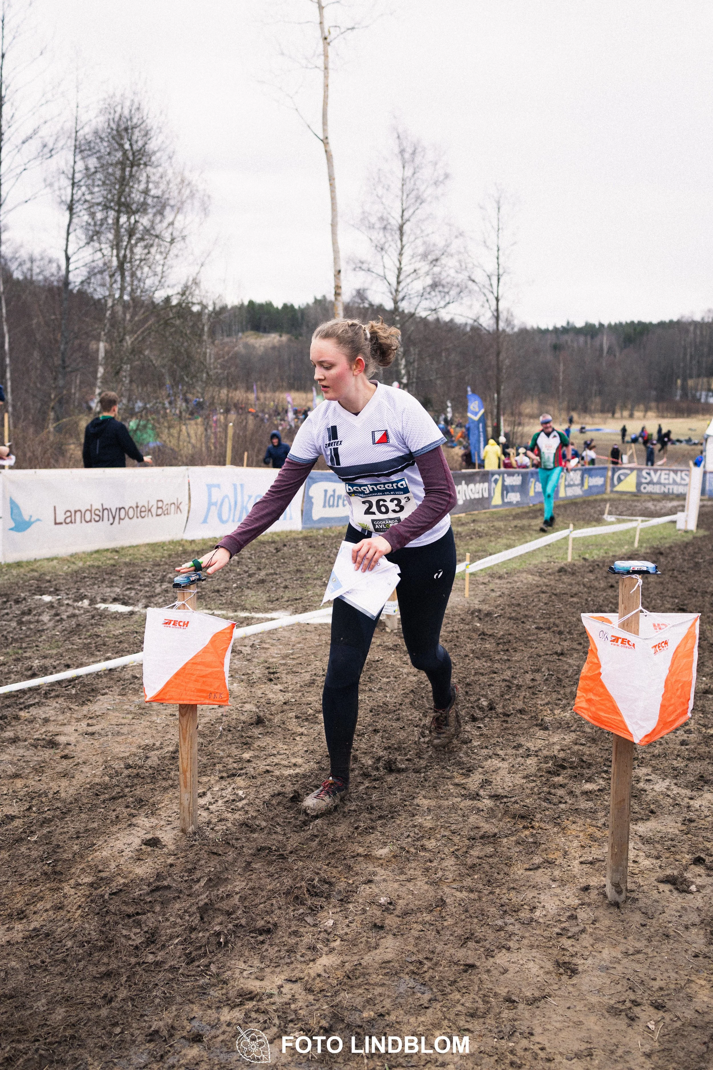 A scene from Kolmårdskavlen, the opening stage of the Swedish relay league 2026, captured by Foto Lindblom.