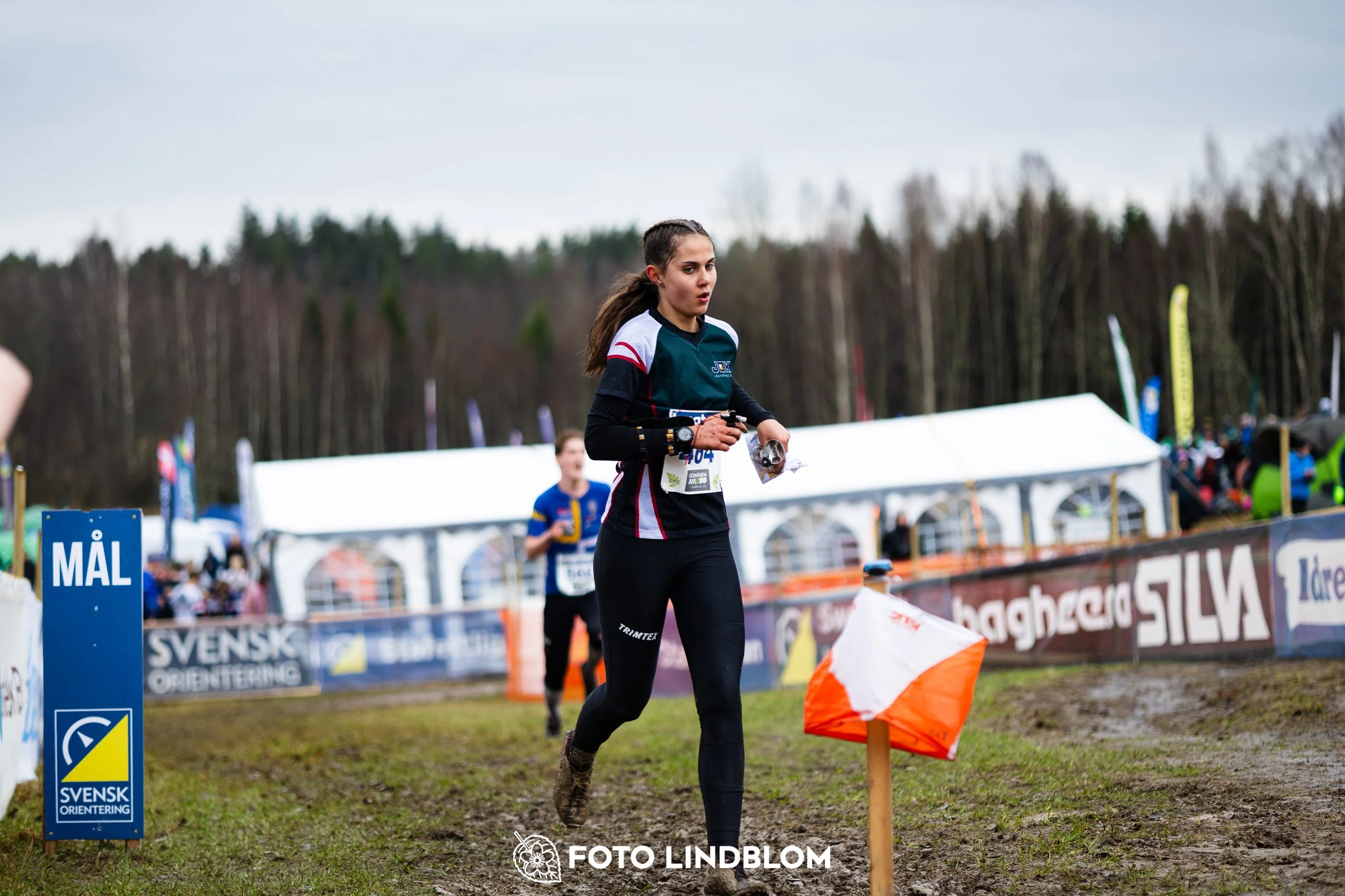 A photo from a Swedish orienteering league race in Kolmården during spring 2026, captured by Foto Lindblom.