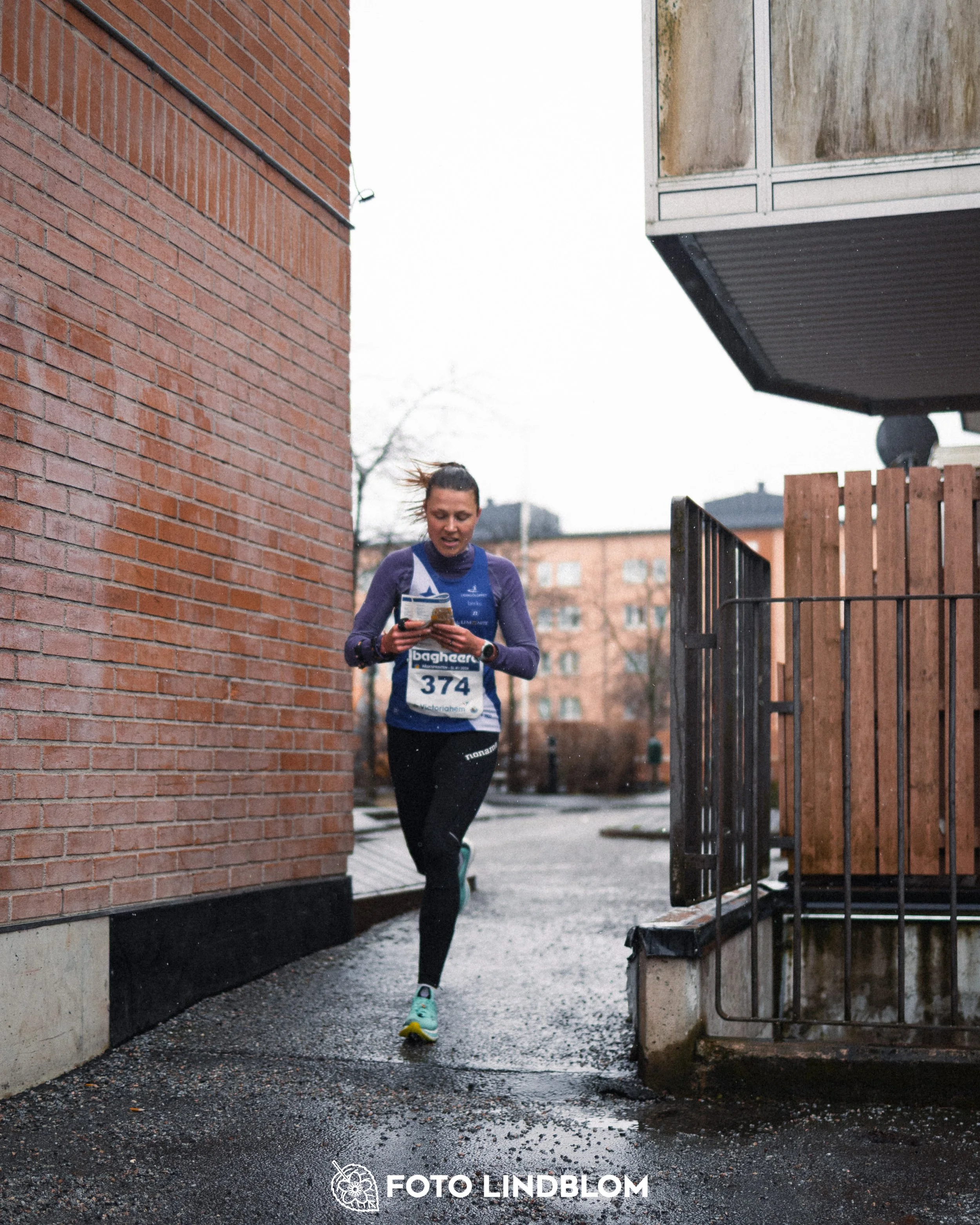 A photo from a spring orienteering competition in Stockholm during the Swedish League 2026 season, showing Emma Bjessmo, captured by Foto Lindblom.