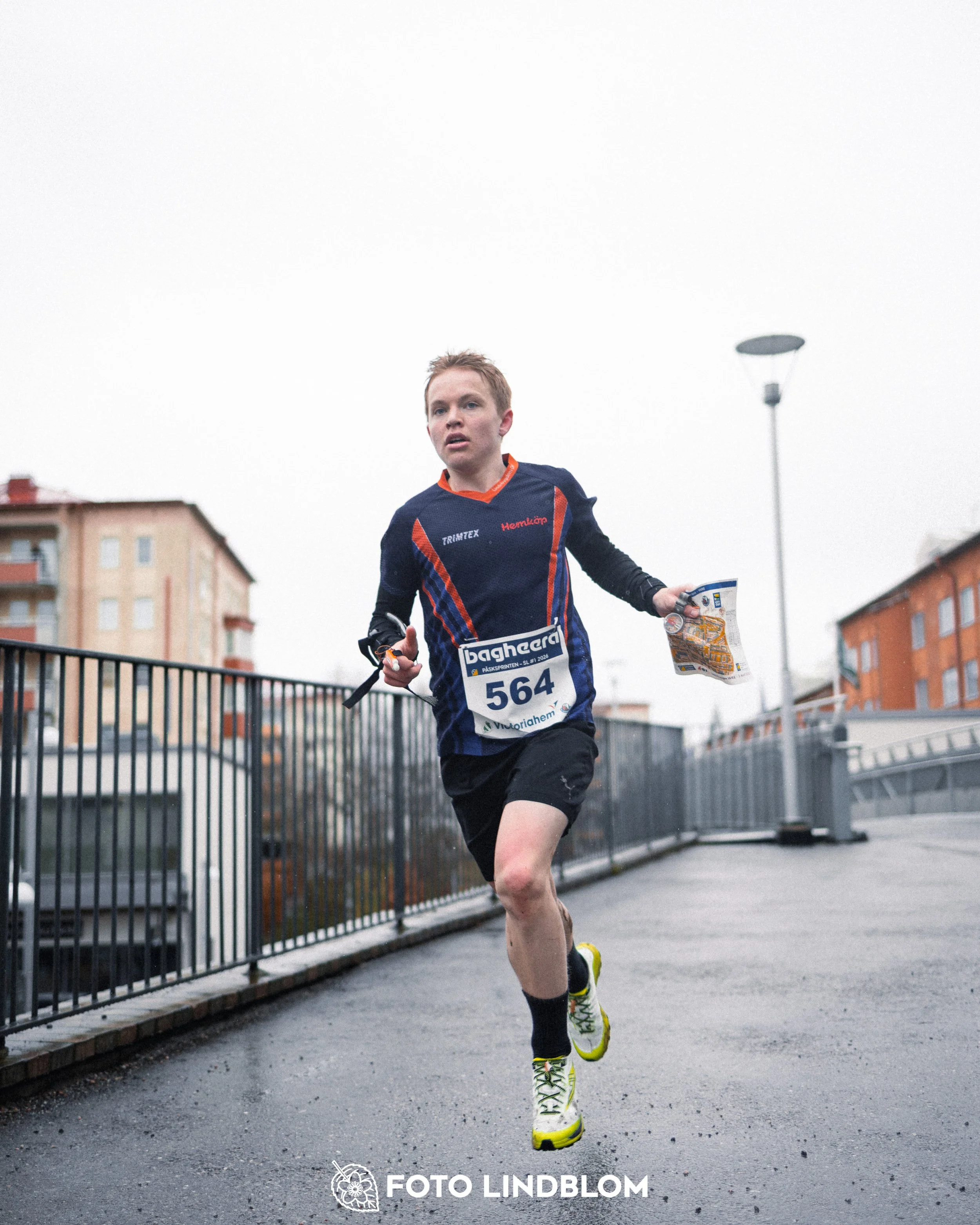A scene from the opening Swedish League orienteering event of 2026 held in Rinkeby, captured by Foto Lindblom.