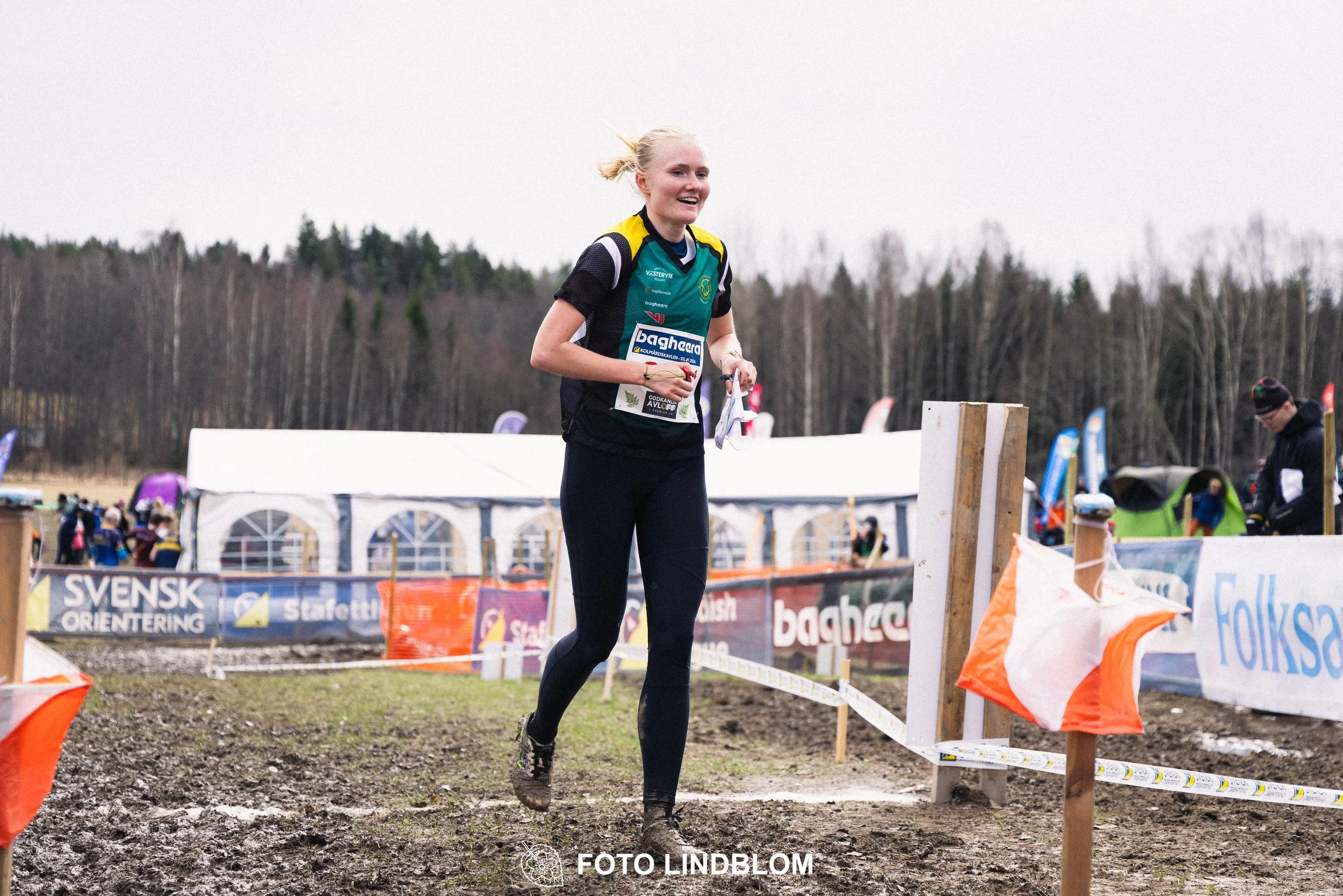 A scene from the Stafettligan relay competition Kolmårdskavlen in spring 2026, showing Agnes Nørgård Kracht, captured by Foto Lindblom.