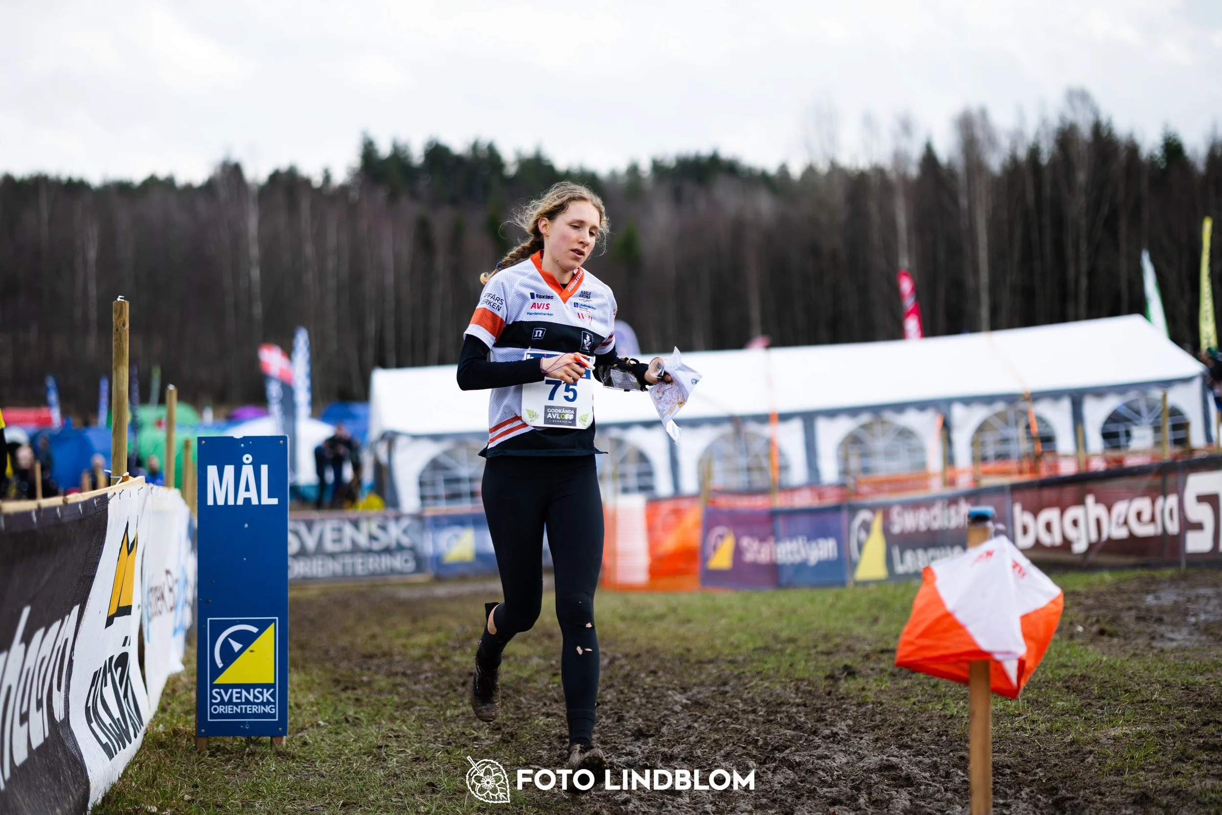 A scene from the Swedish League orienteering competition in Kolmården spring 2026, captured by Foto Lindblom.