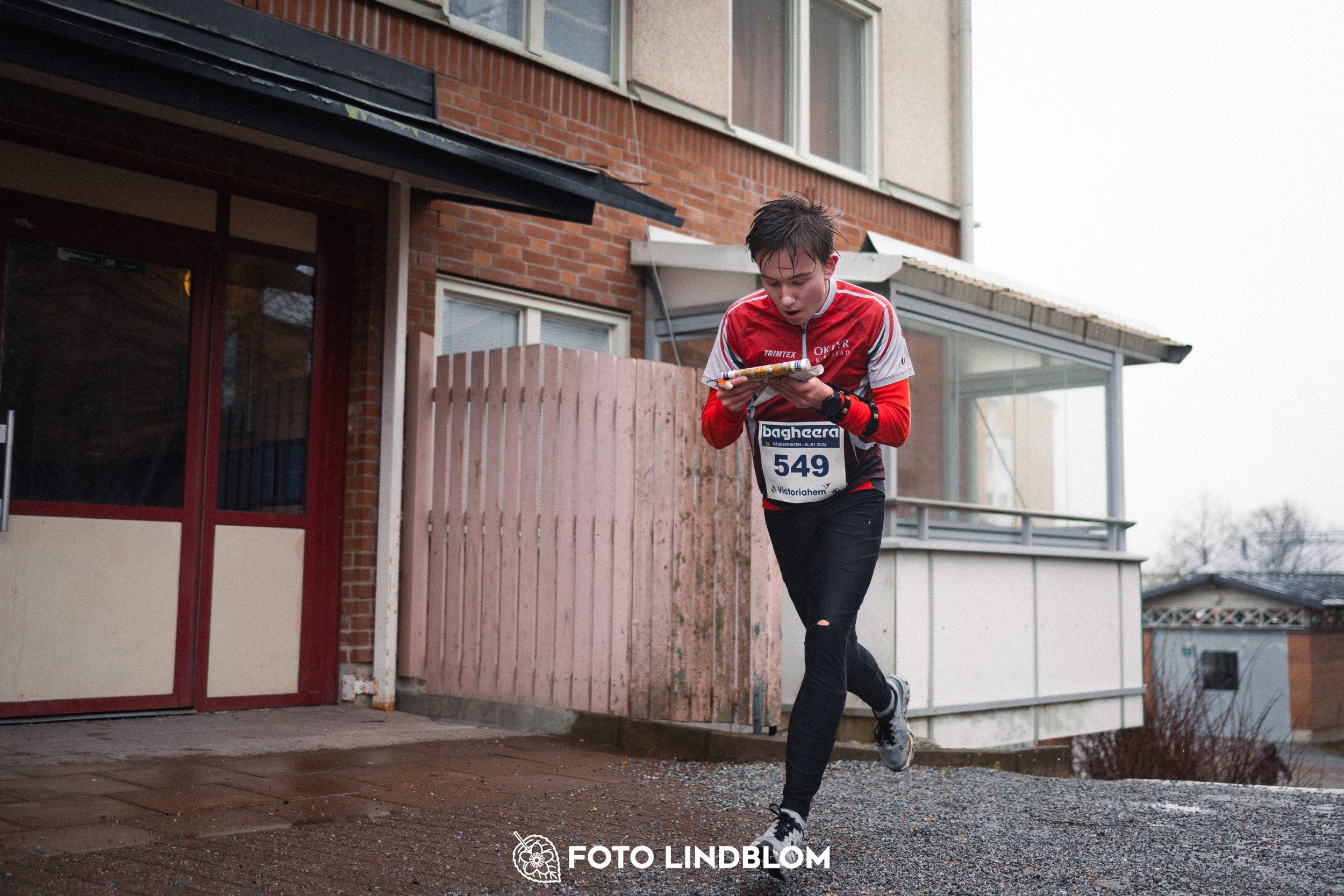 A scene from the Swedish League orienteering competition in spring 2026 in Rinkeby, captured by Foto Lindblom.