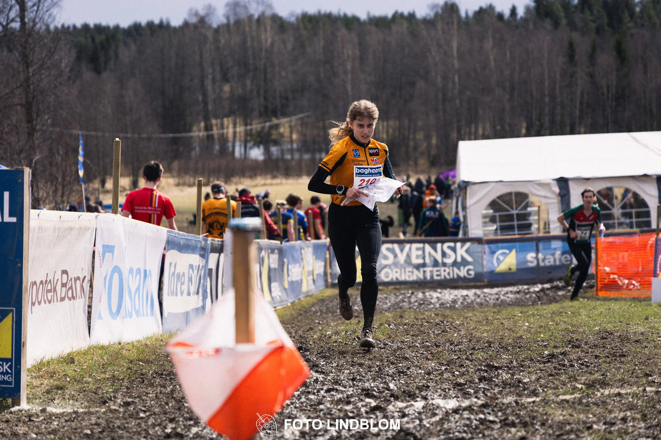 A moment captured during Kolmårdskavlen in the Swedish Stafettligan 2026 by Foto Lindblom.