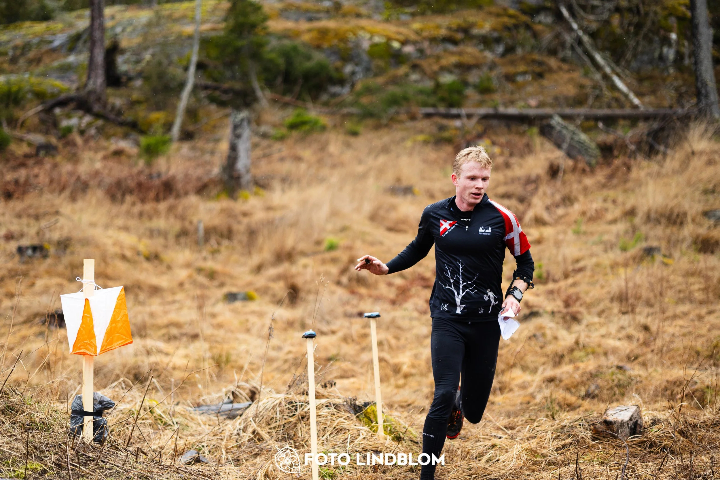 A photo from a forest orienteering competition in Kolmården as part of the Swedish League 2026 season, captured by Foto Lindblom.