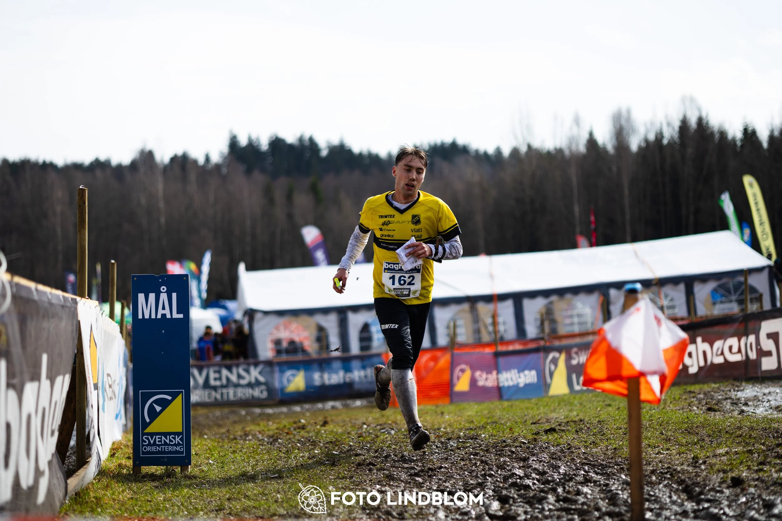 A scene from the Swedish League orienteering competition in Kolmården spring 2026, captured by Foto Lindblom.