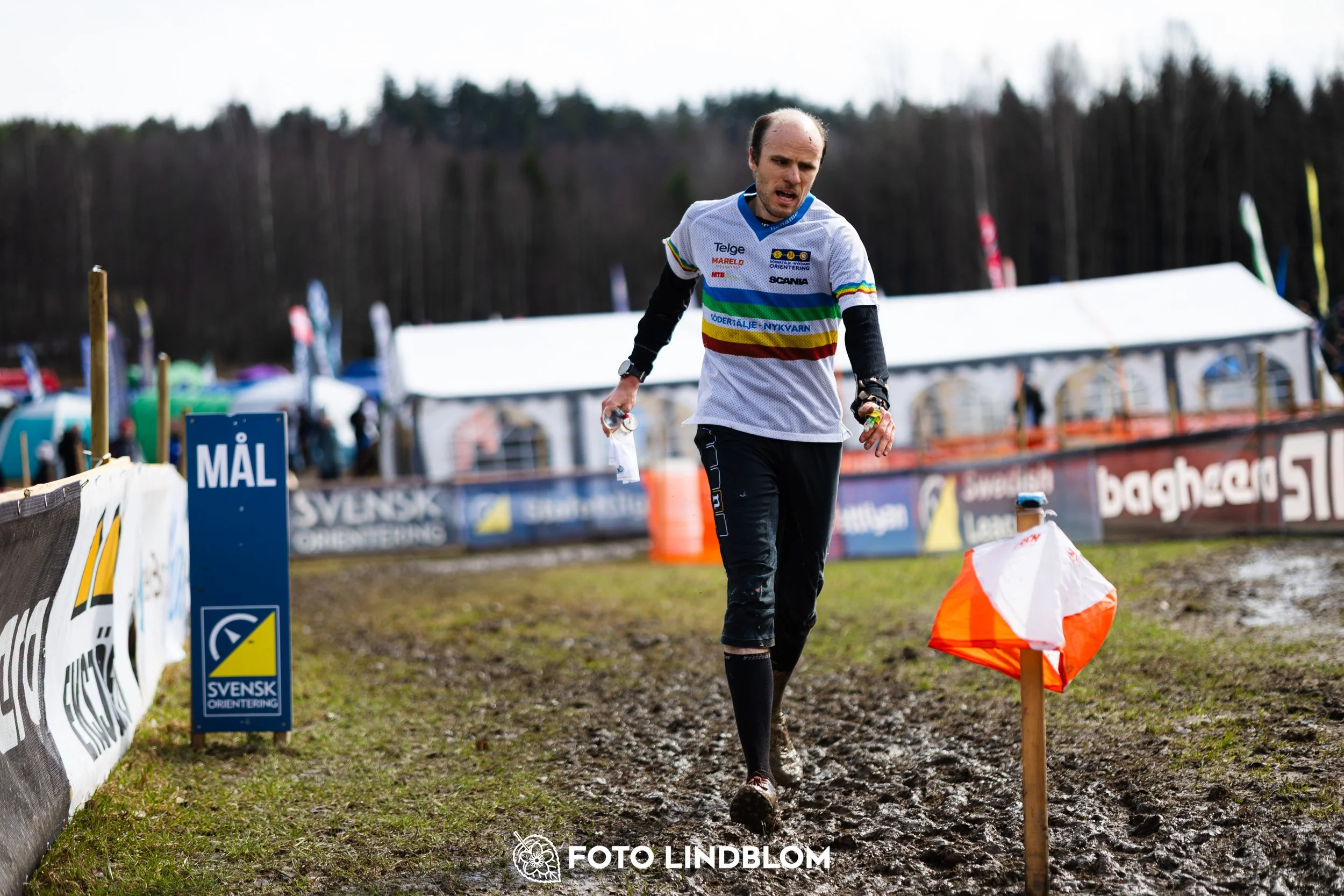 A photo from a forest orienteering competition in Kolmården as part of the Swedish League 2026 season, captured by Foto Lindblom.
