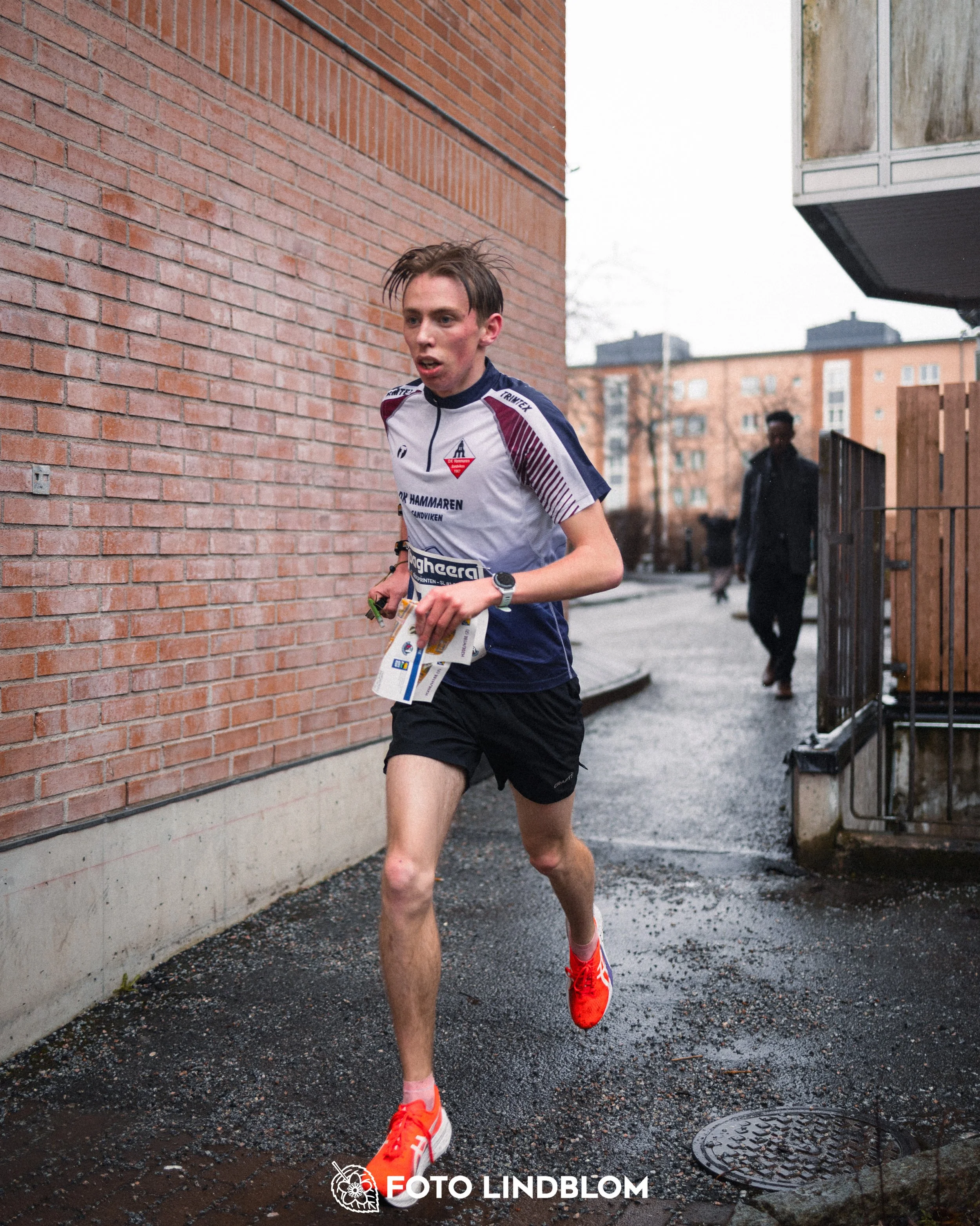 A photo from an urban orienteering event in Stockholm as part of the Swedish League 2026, captured by Foto Lindblom.