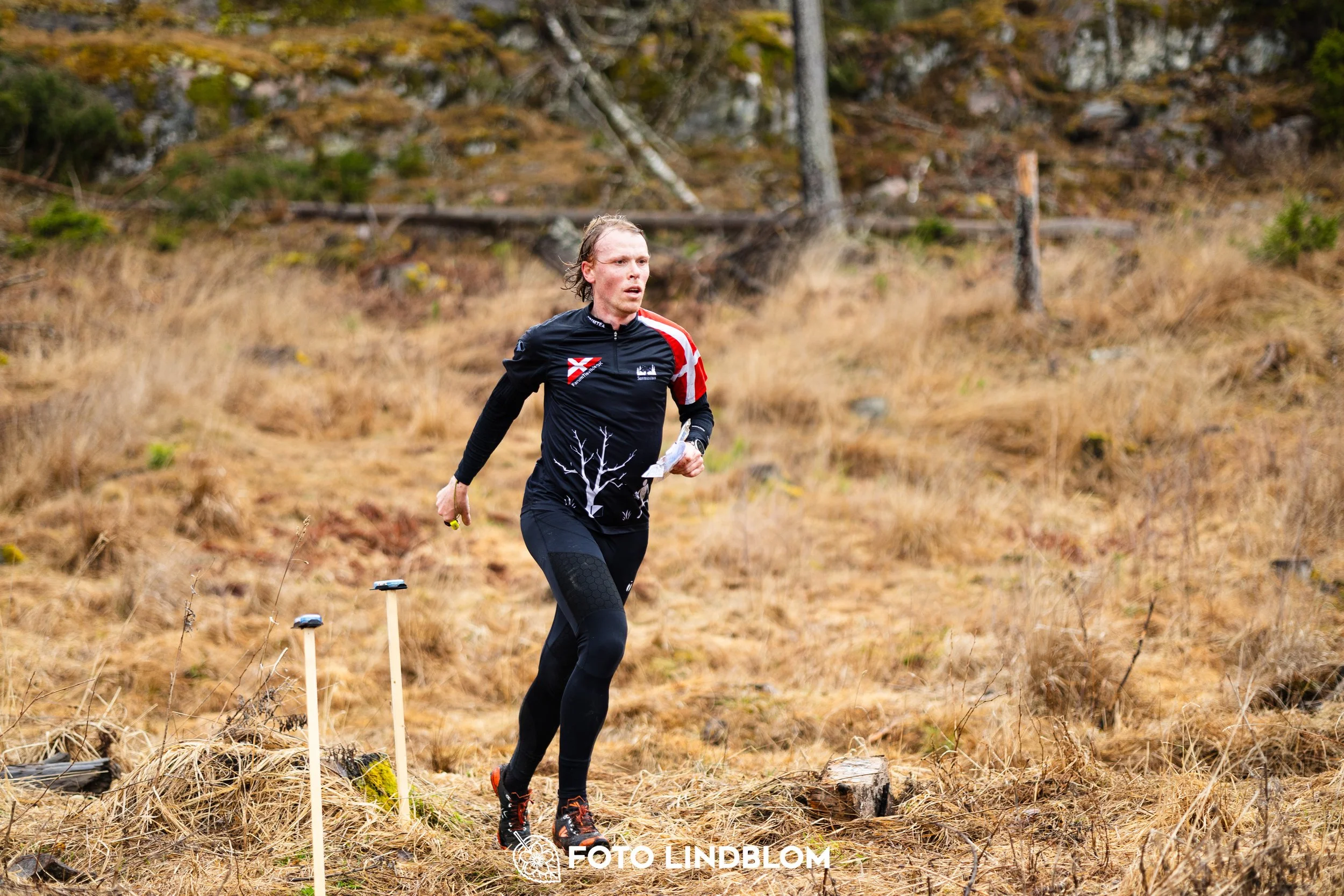 A moment captured during the Swedish League orienteering competition in Kolmården 2026 by Foto Lindblom.