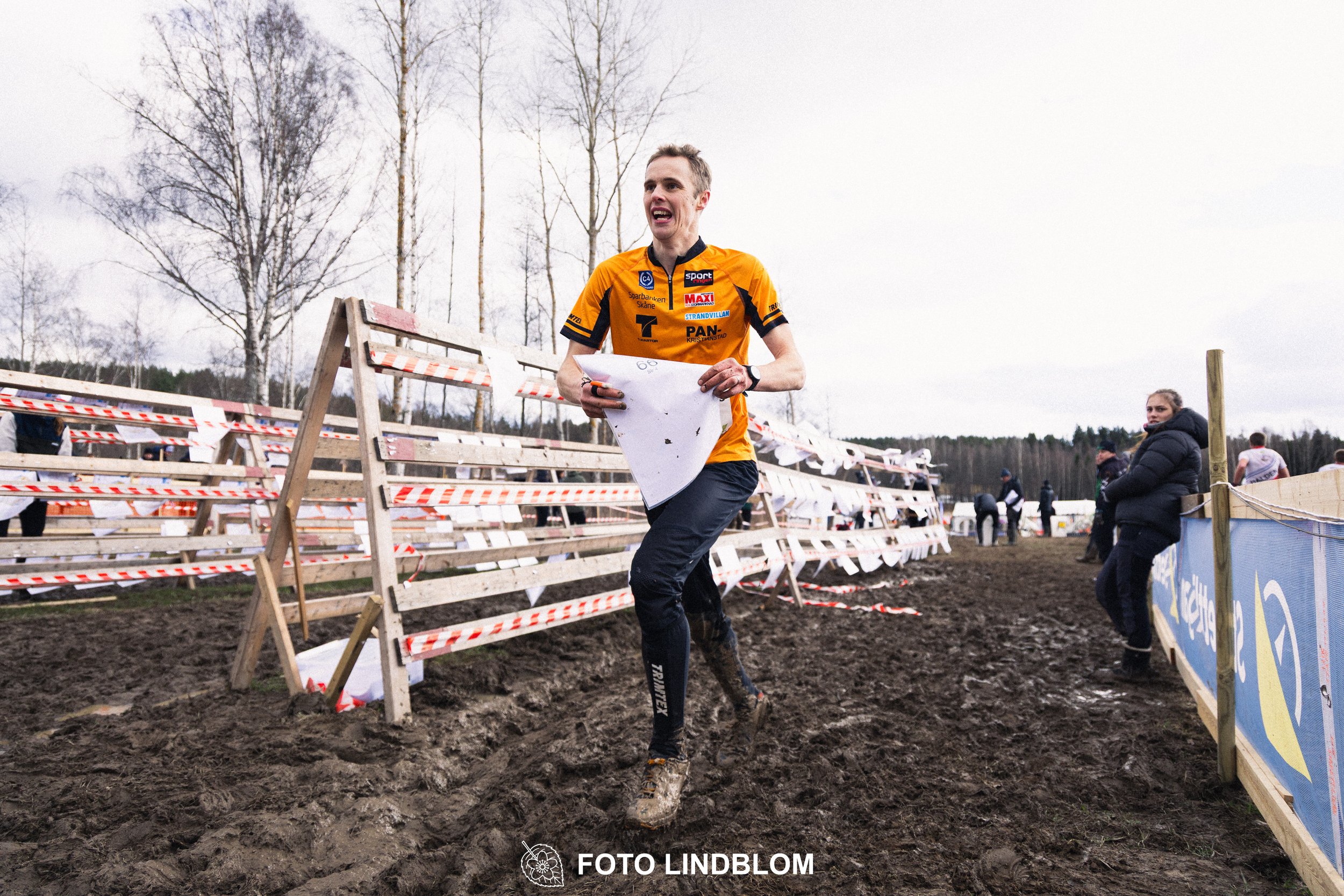 A photo from an orienteering relay race in Kolmården during spring 2026, captured by Foto Lindblom.