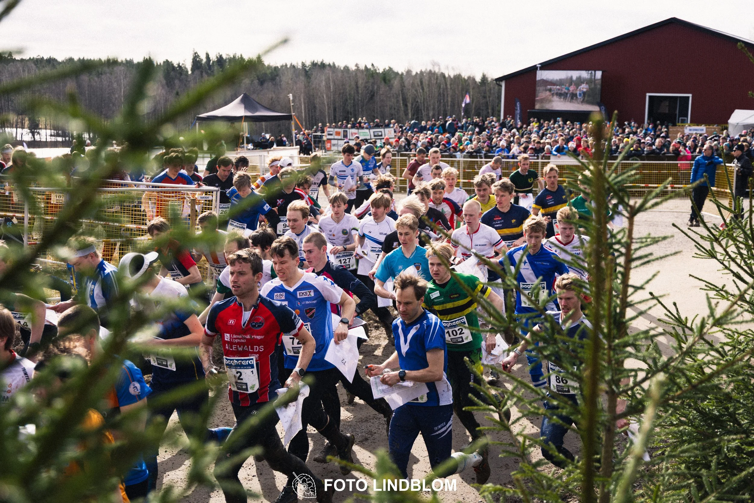 A moment from Kolmårdskavlen, part of the Swedish relay league 2026, captured by Foto Lindblom.