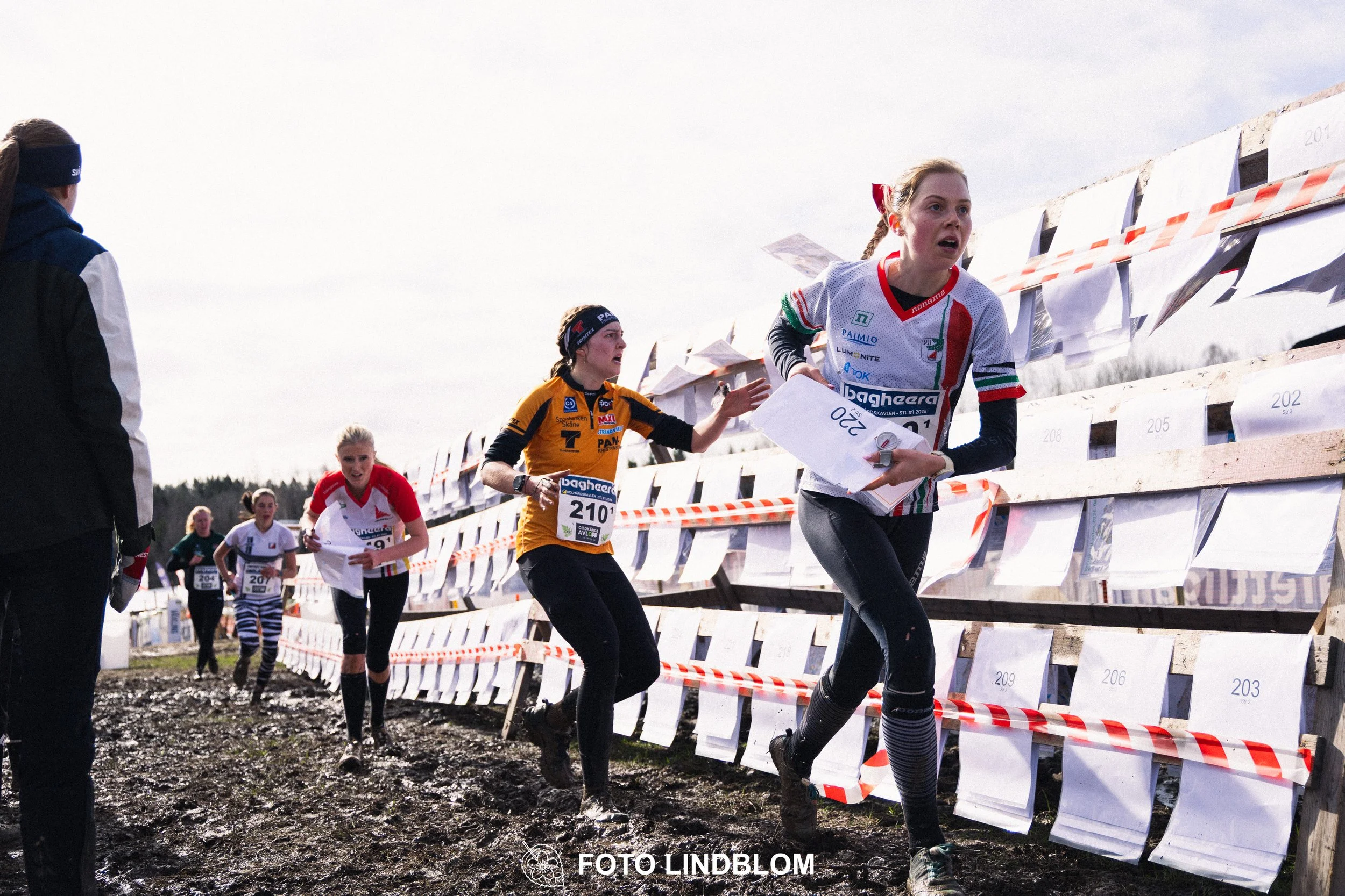 A moment captured during Kolmårdskavlen in the Swedish Stafettligan 2026 by Foto Lindblom.