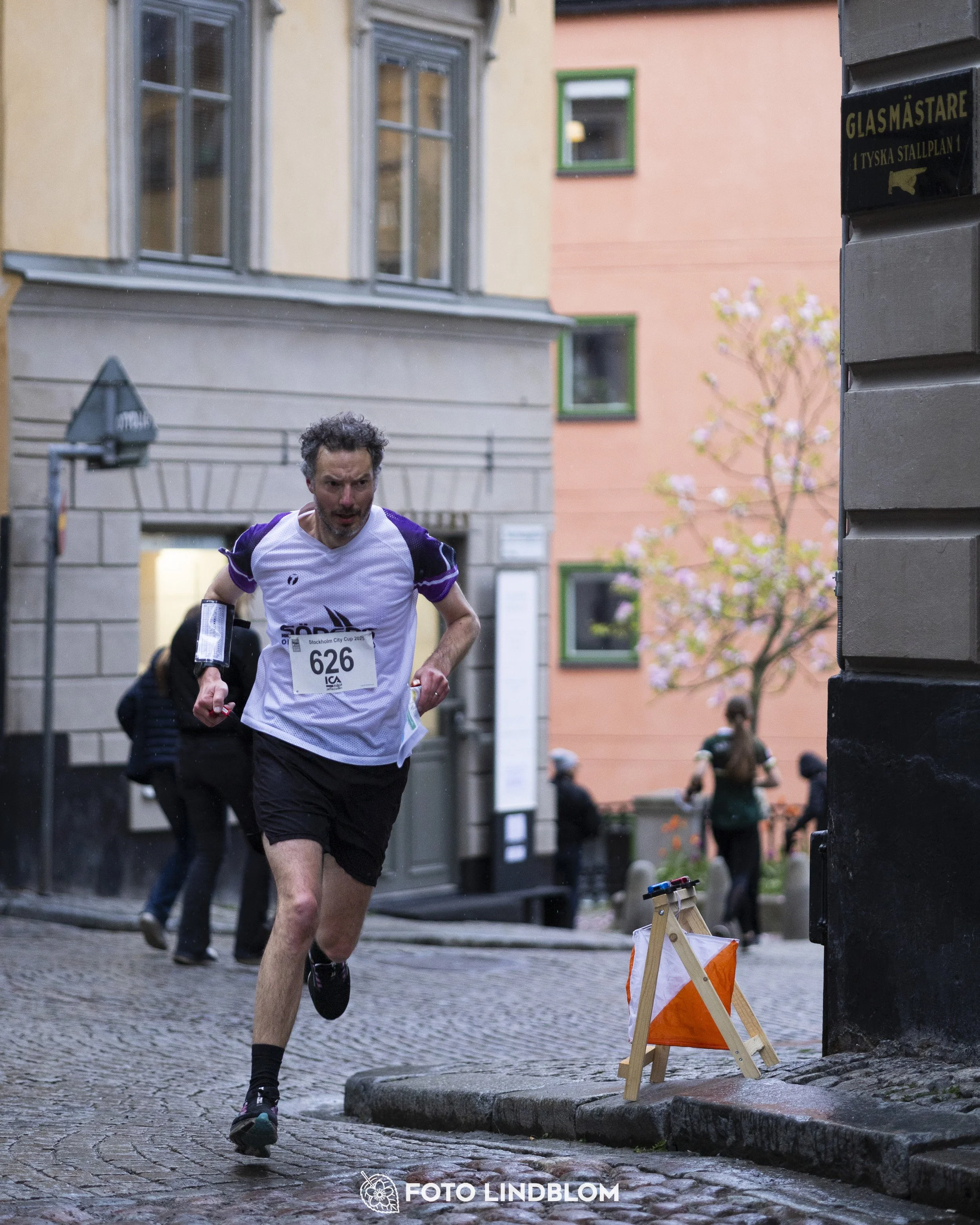 A picture from the first stage of the Stockholm City Cup sprint orienteering competition in "gamla stan" which is the old part of Stockholm