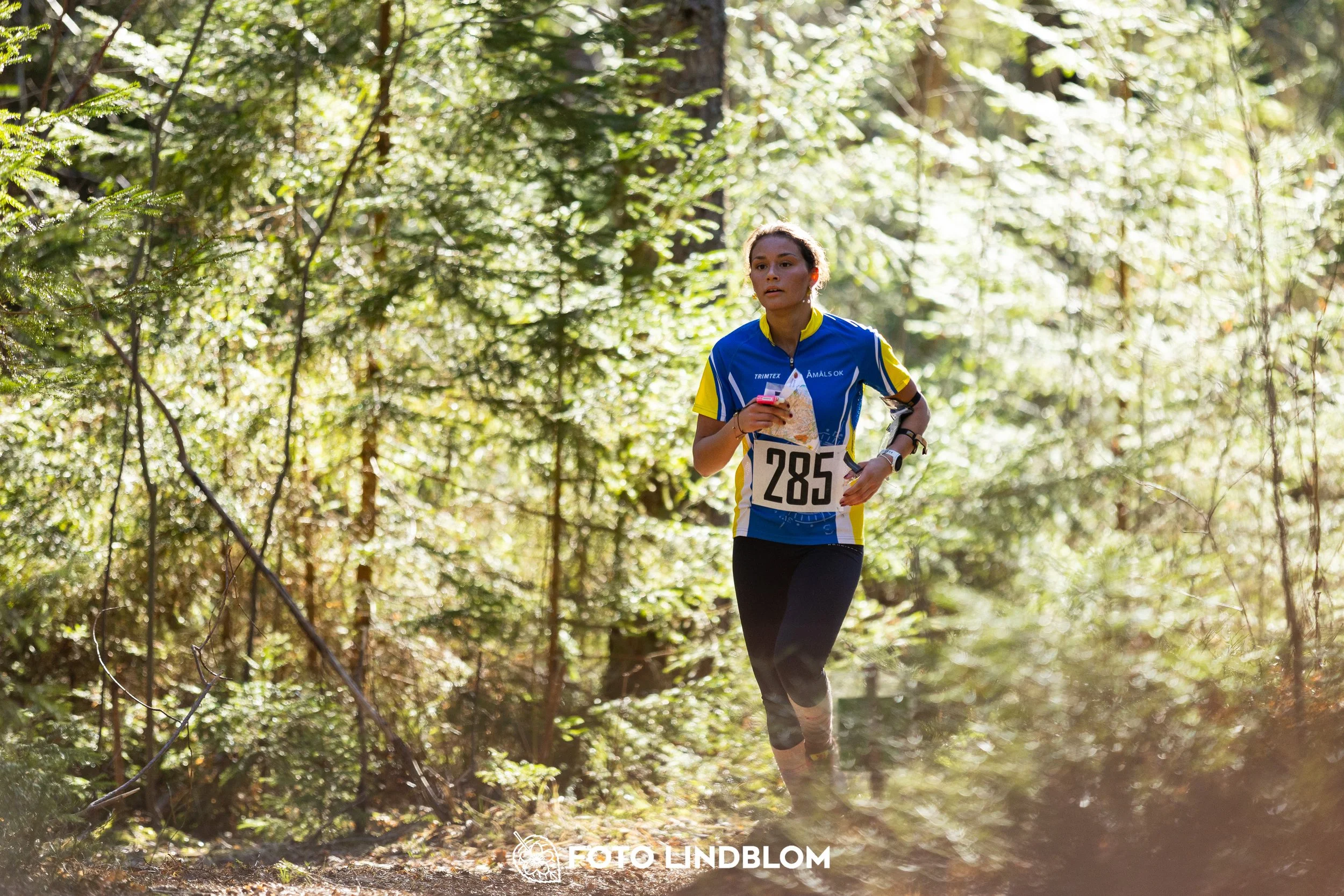 Orienteering competition scene from Nyköpingsorienteringen 2026 in Sweden’s natural forest environment, captured by Foto Lindblom.