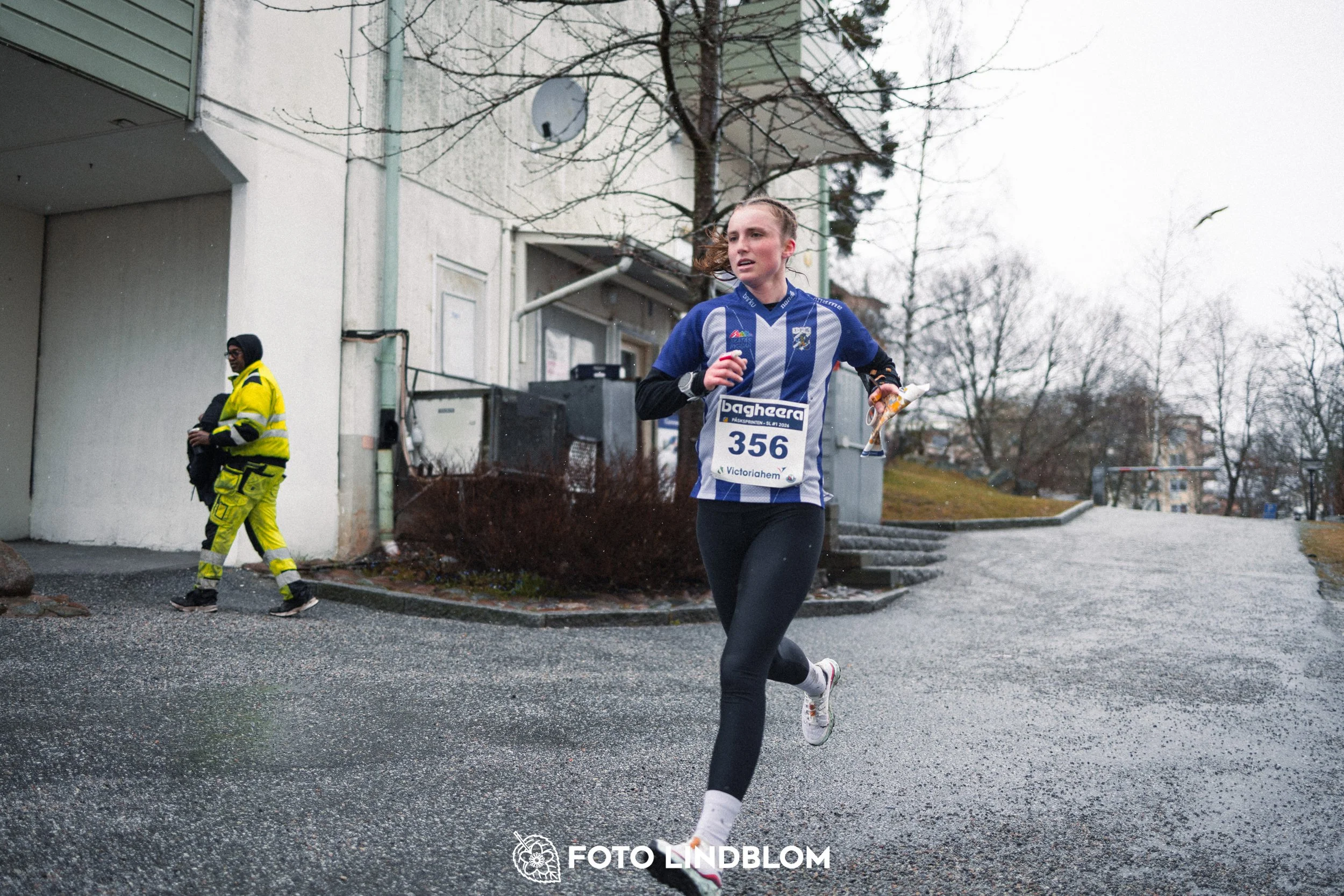 A photo from a Swedish orienteering league race in Stockholm during spring 2026, captured by Foto Lindblom.