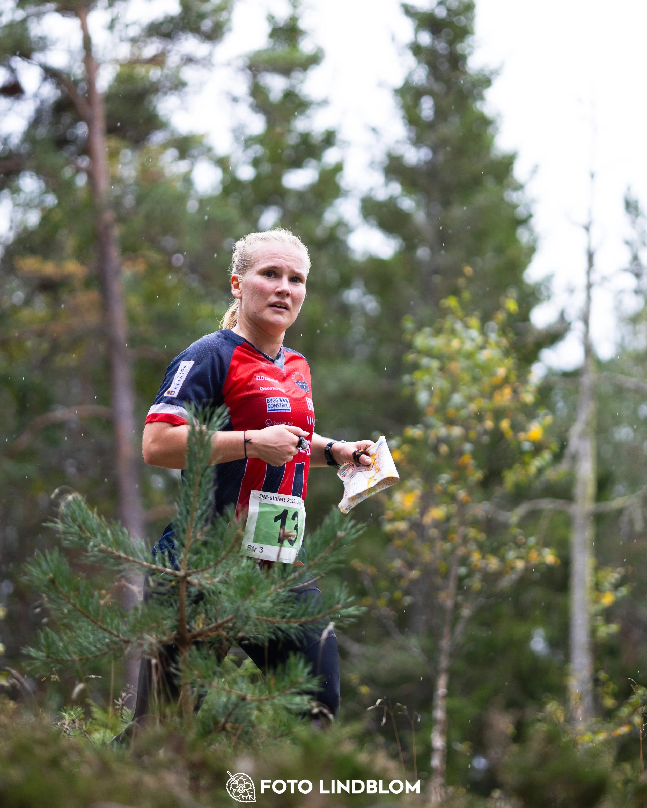 A picture from the Stockholm district championship in relay orienteering taken by Foto Lindblom