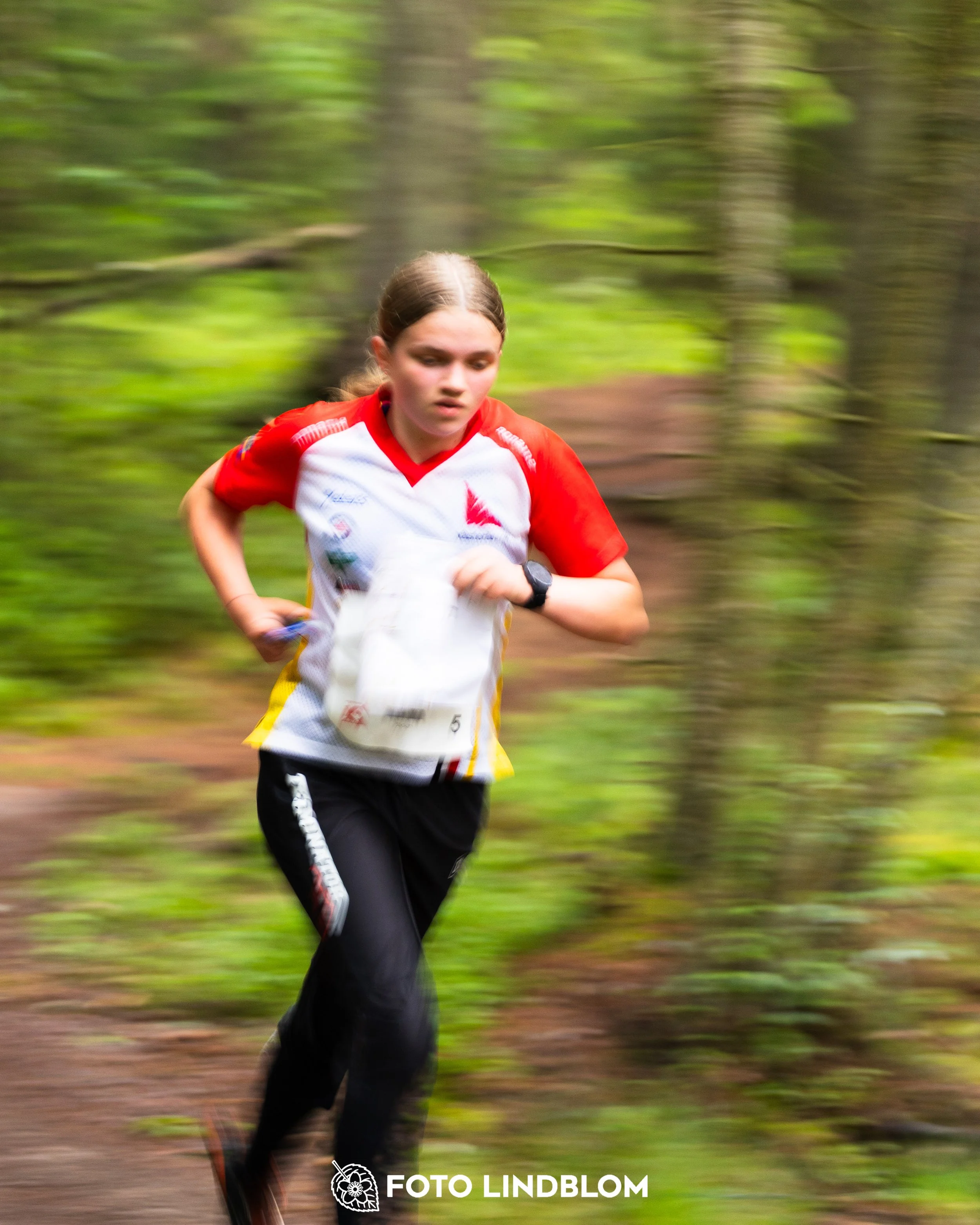 A picture from the youth 10 mila orienteering competition taken by Foto Lindblom