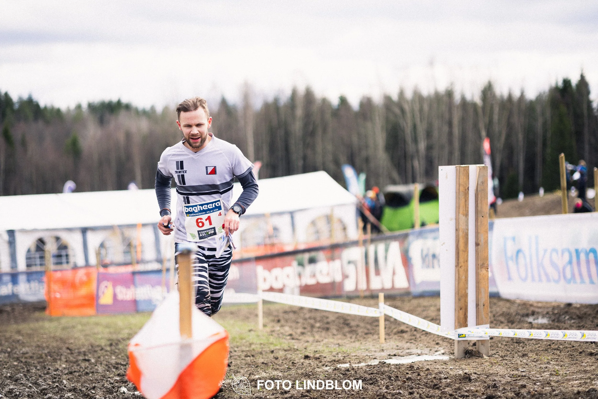 A moment from the relay orienteering event Kolmårdskavlen in spring 2026, captured by Foto Lindblom.