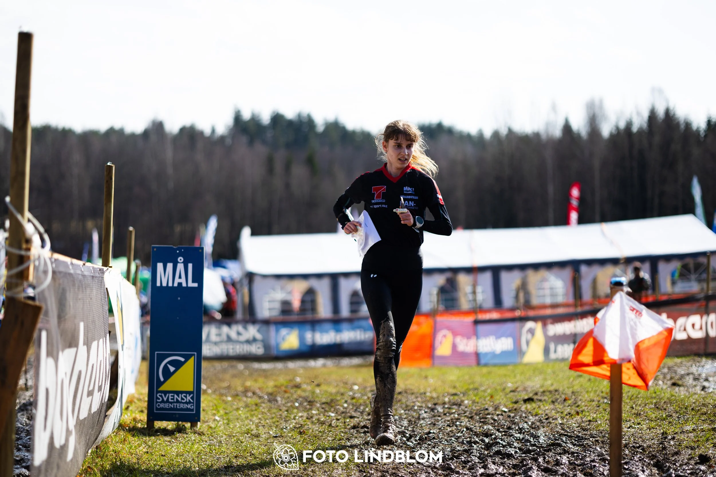 A photo from a forest orienteering competition in Kolmården as part of the Swedish League 2026 season, captured by Foto Lindblom.