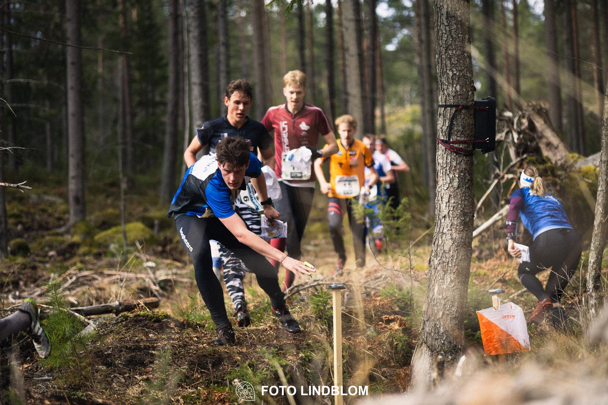 A moment from Kolmårdskavlen, part of the Swedish relay league 2026, captured by Foto Lindblom.