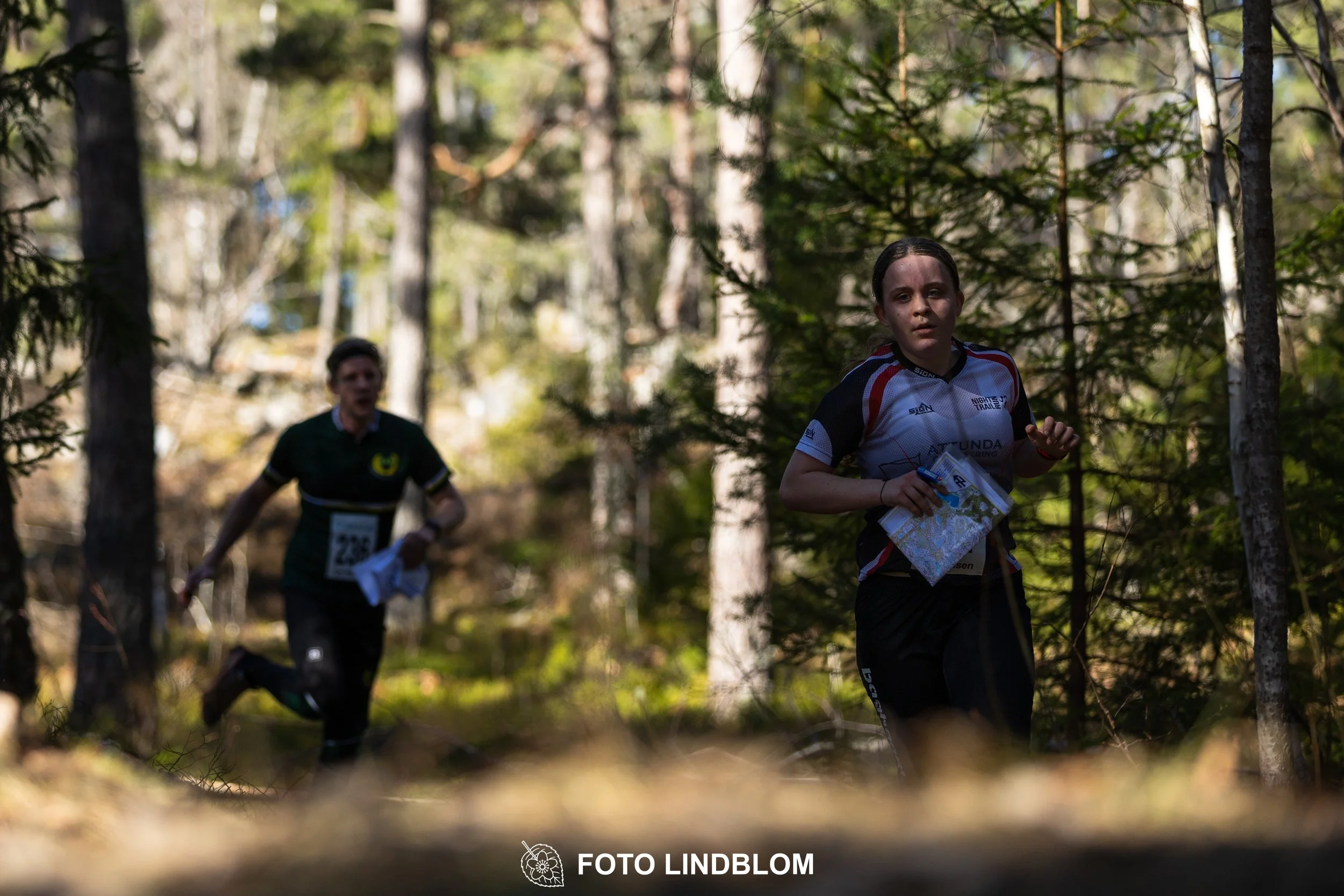 A relay-stage photo from Måsenstafetten 2026, featuring team-based orienteering competition, taken by Foto Lindblom.