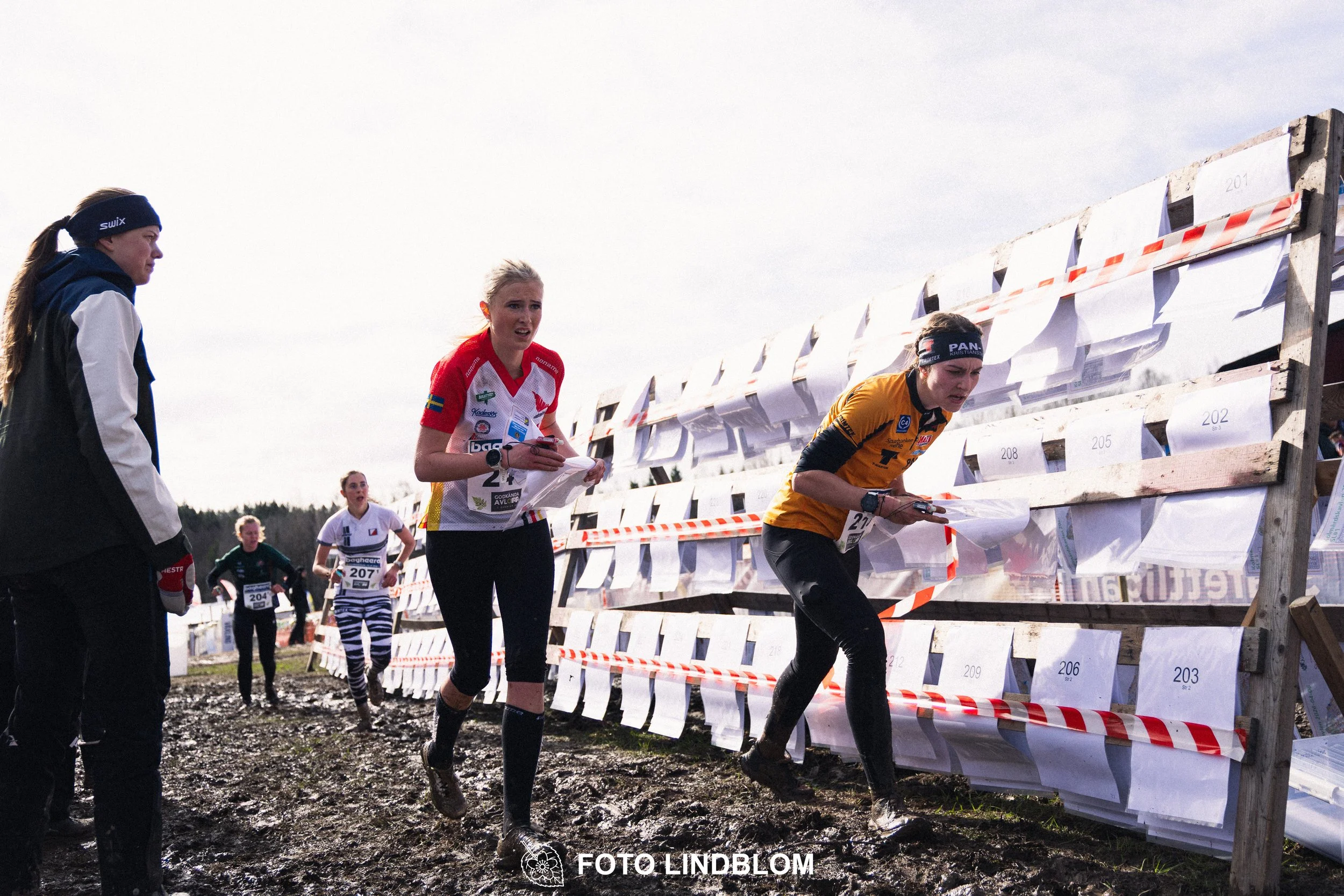 A photo from an orienteering relay race in Kolmården during spring 2026, captured by Foto Lindblom.