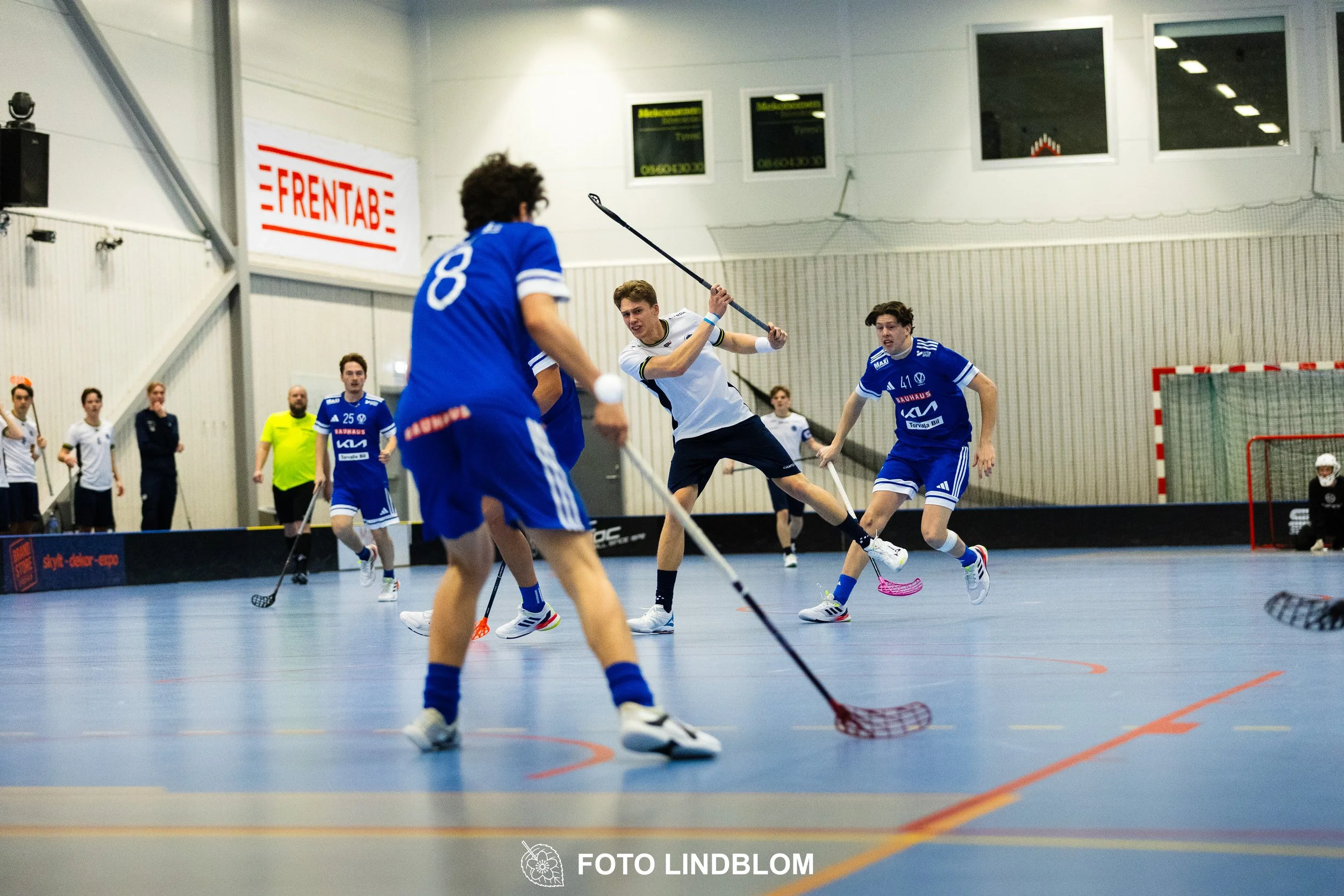 Images of people playing floorball wearing Värmdö IF and FBC Sollentuna team gear. 