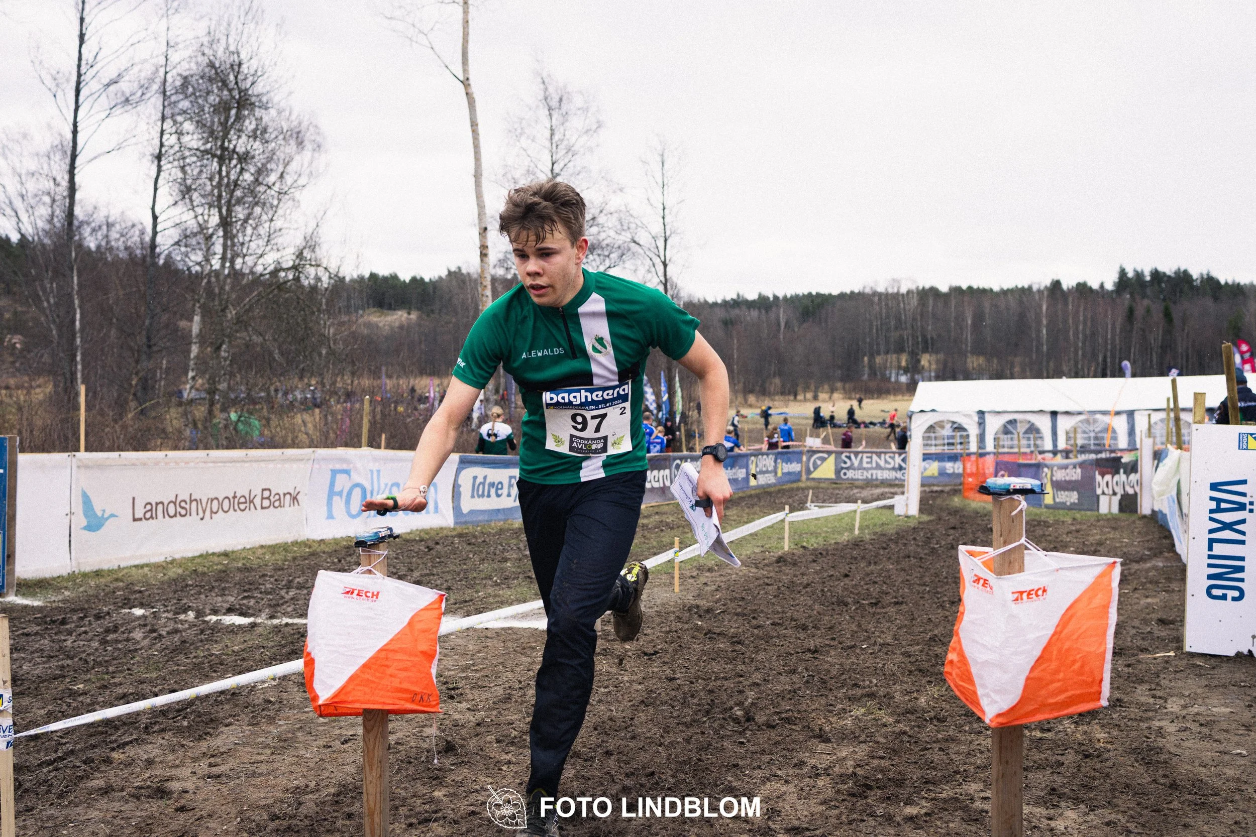A photo from a relay orienteering competition in Kolmården during the 2026 Stafettligan season, captured by Foto Lindblom.
