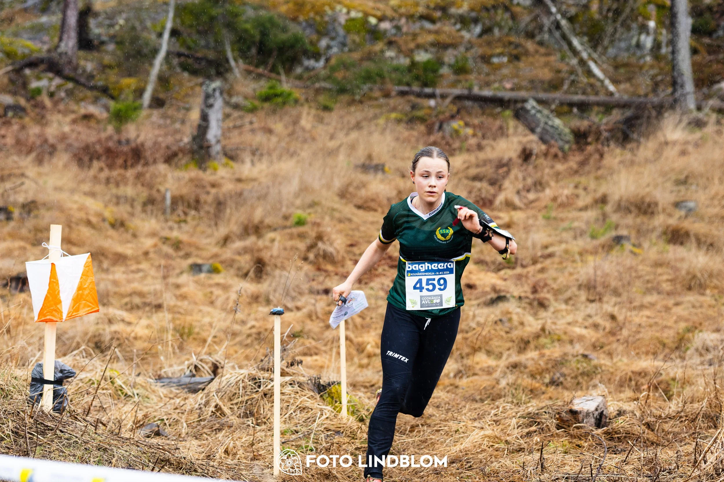 A photo from a Swedish orienteering league race in Kolmården during spring 2026, captured by Foto Lindblom.