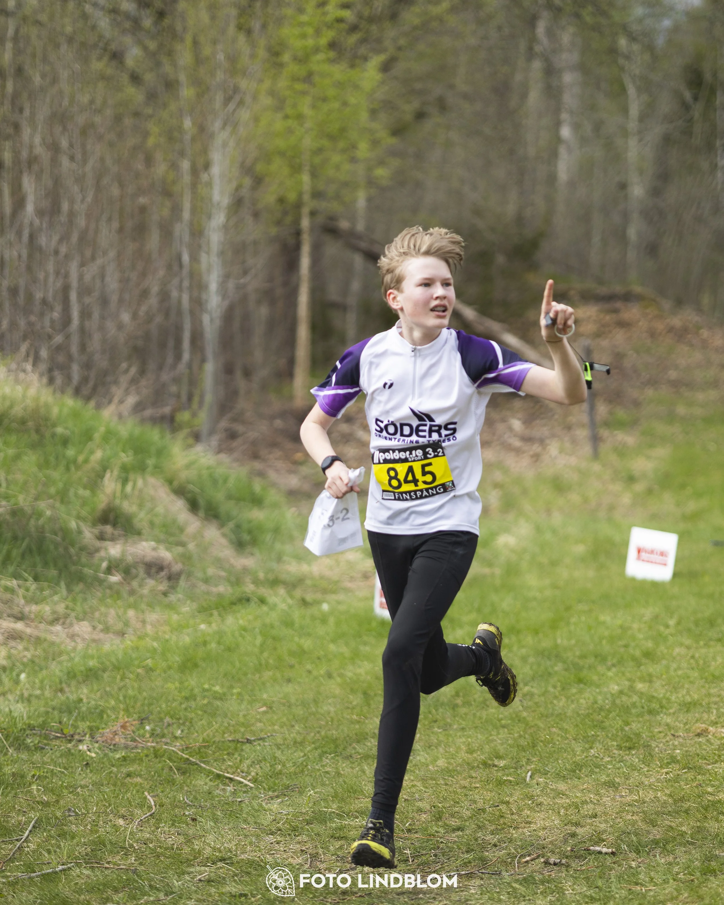 A picture from the youth relay at 10-Mila orienteering competition