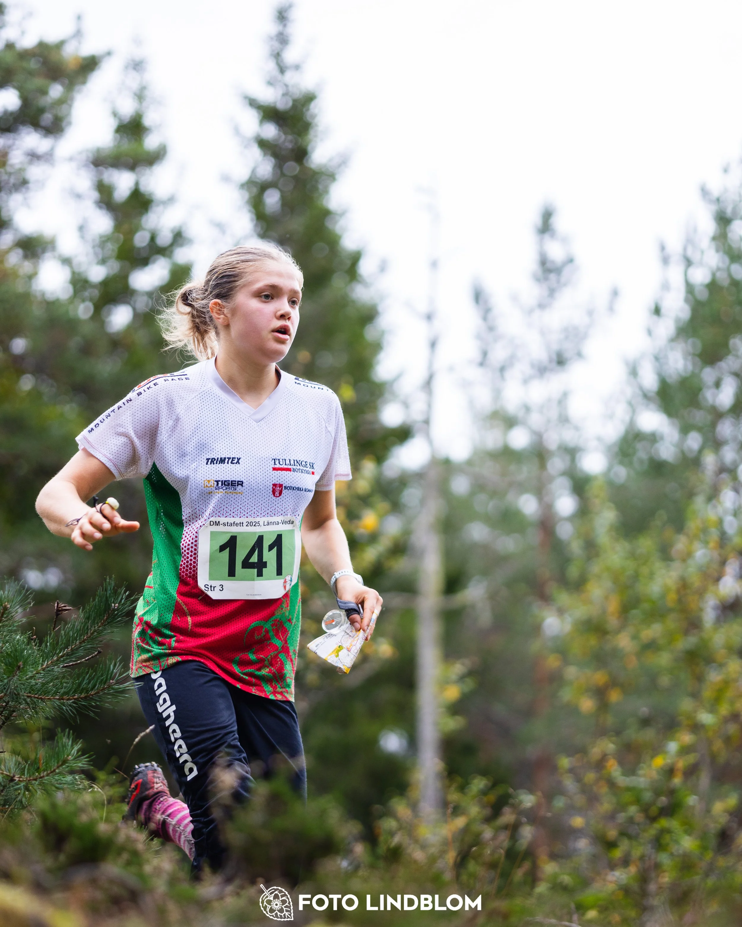 A picture from the Stockholm district championship in relay orienteering taken by Foto Lindblom