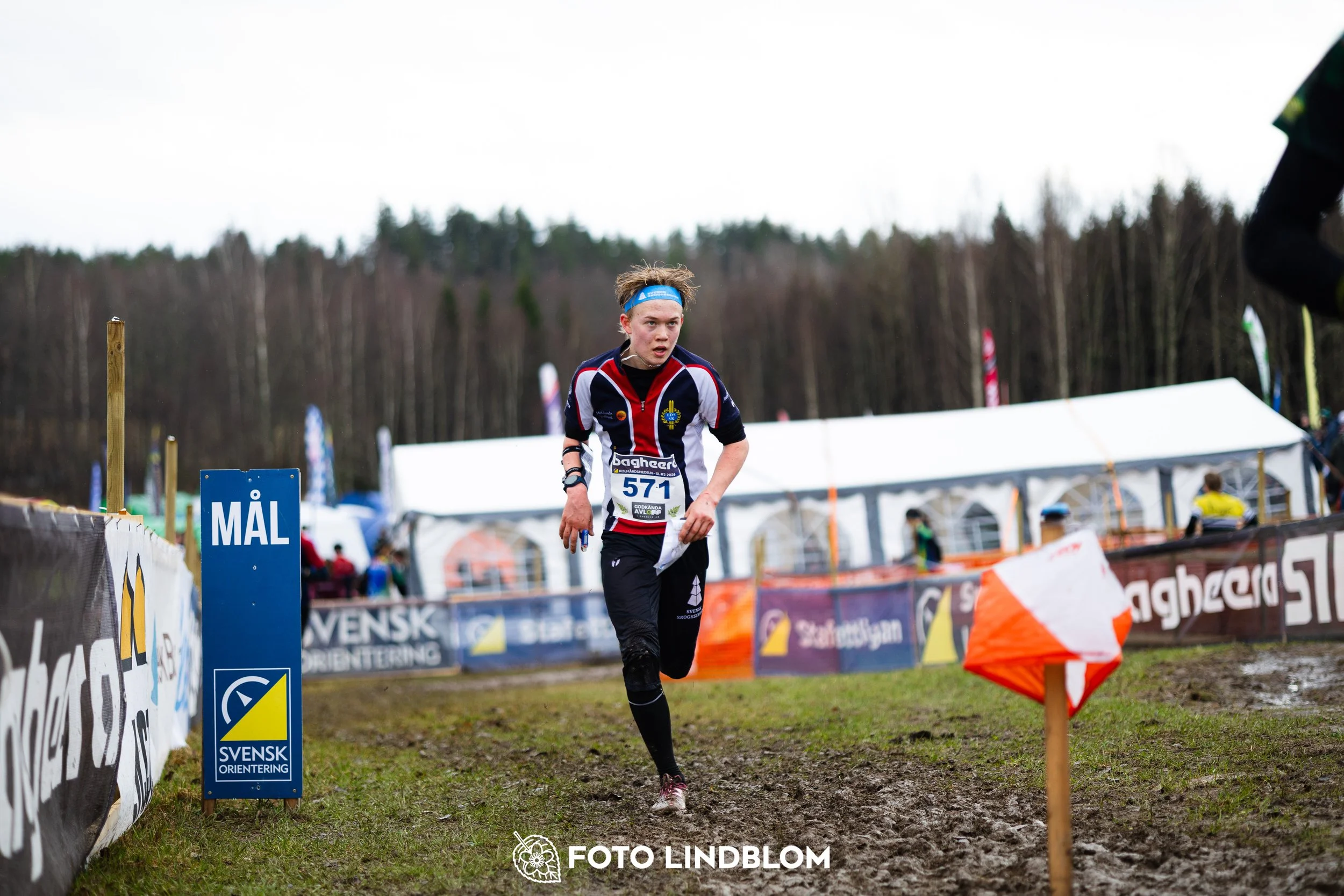 A moment captured during the Swedish League orienteering competition in Kolmården 2026 by Foto Lindblom.
