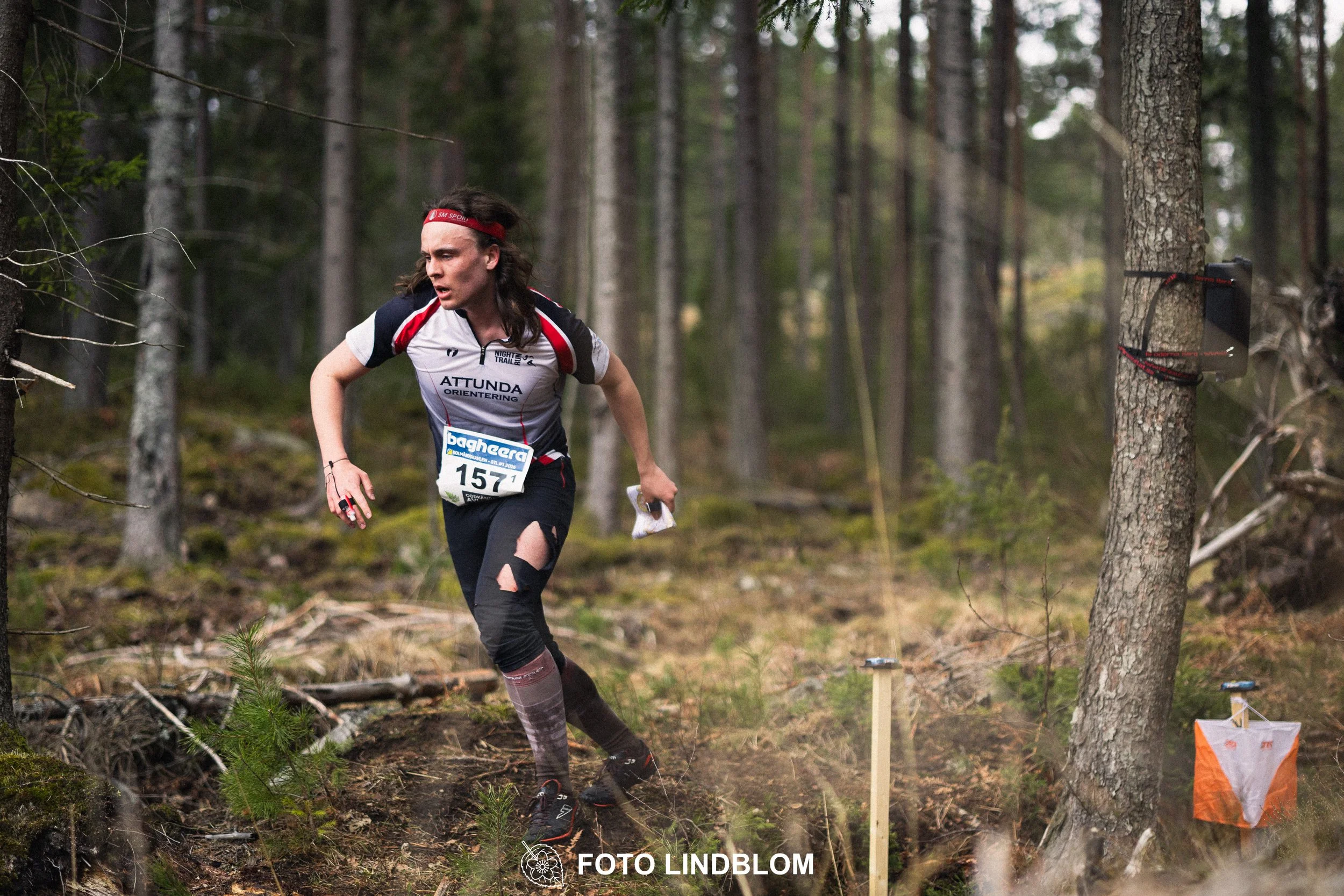 A scene from Kolmårdskavlen, the opening stage of the Swedish relay league 2026, captured by Foto Lindblom.