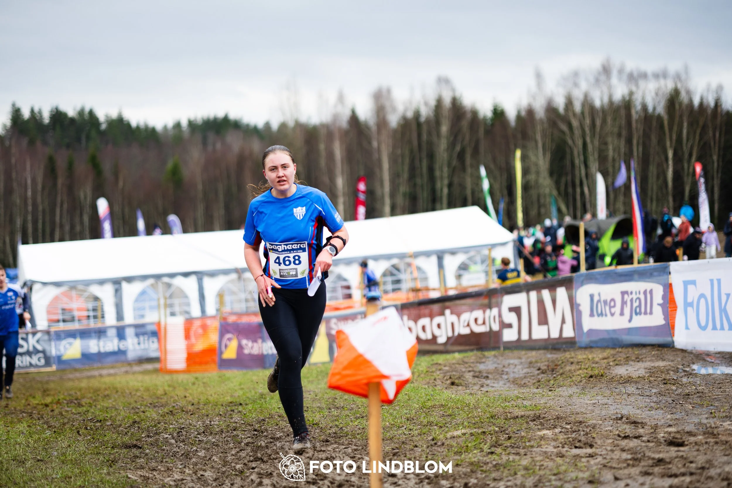 A photo from a forest orienteering competition in Kolmården as part of the Swedish League 2026 season, captured by Foto Lindblom.